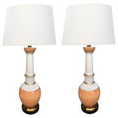 Stilvolles Paar pfirsichfarbene und weiße Crackle-Glasur-Lampen von Frederick Cooper aus den 1960er Jahren