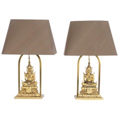 Paire de lampes de table élégantes en bronze doré représentant des Bouddhas