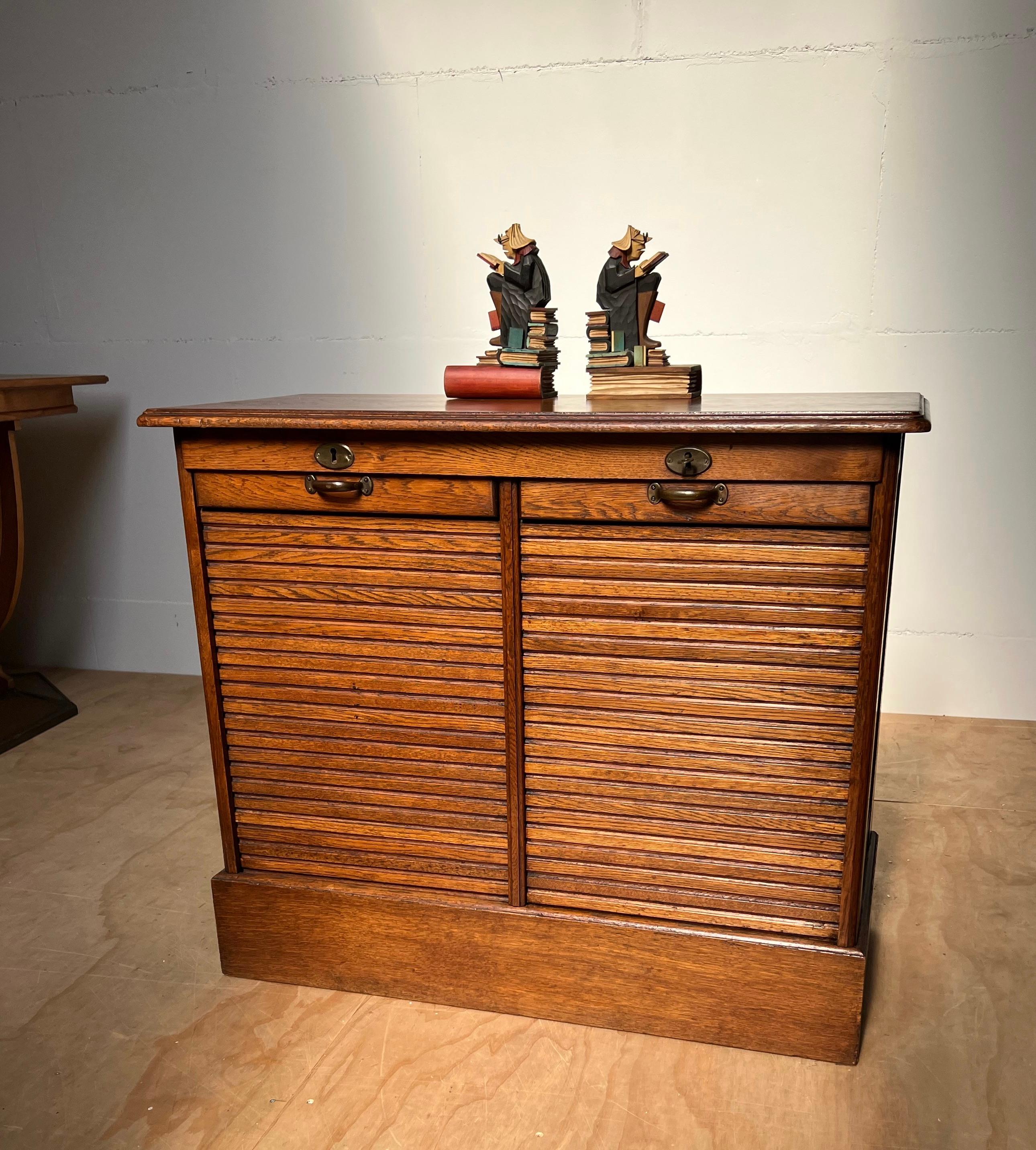 Stylish Pair of Hand Carved / Sculpted Wooden Art Deco Era Alchemist Bookends For Sale 9