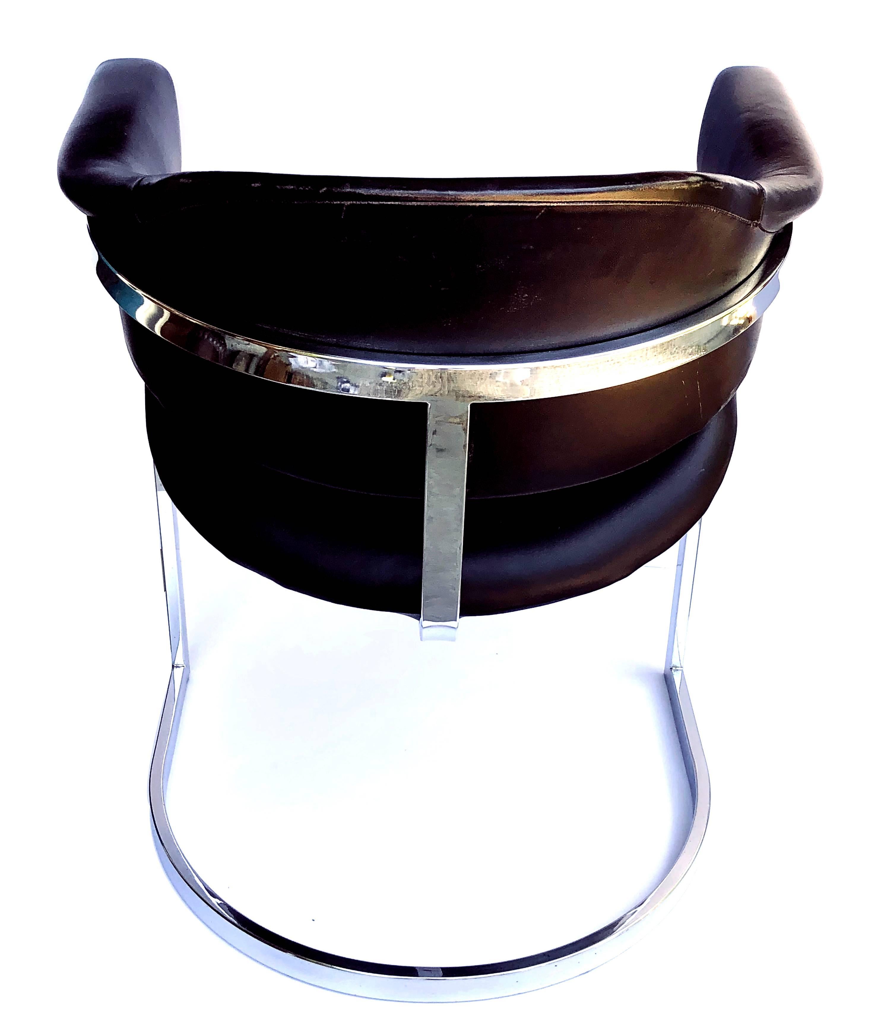 Modern Stylish Pair of Italian Chrome and Black Leather Chairs by Vittorio Introini