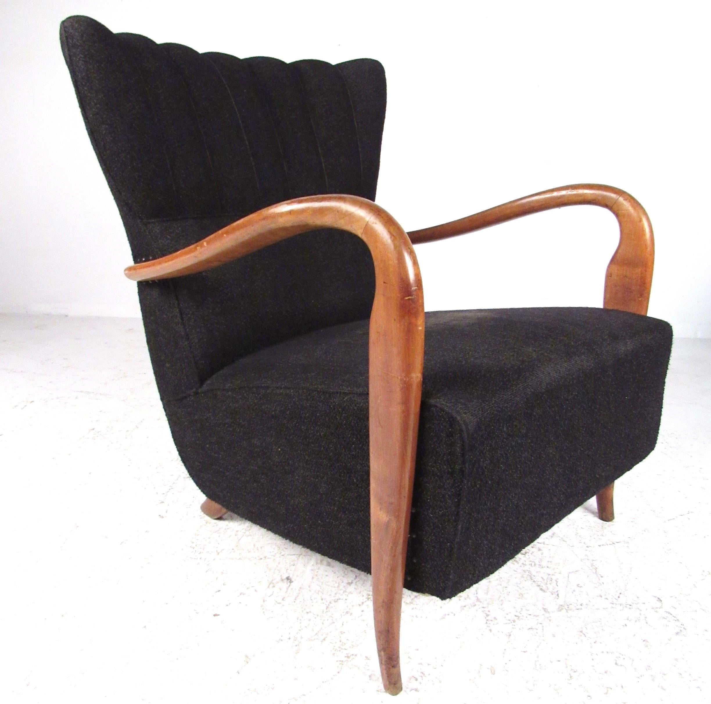 Stylish Pair of Italian Modern Armchairs in the style of Paolo Buffa 2
