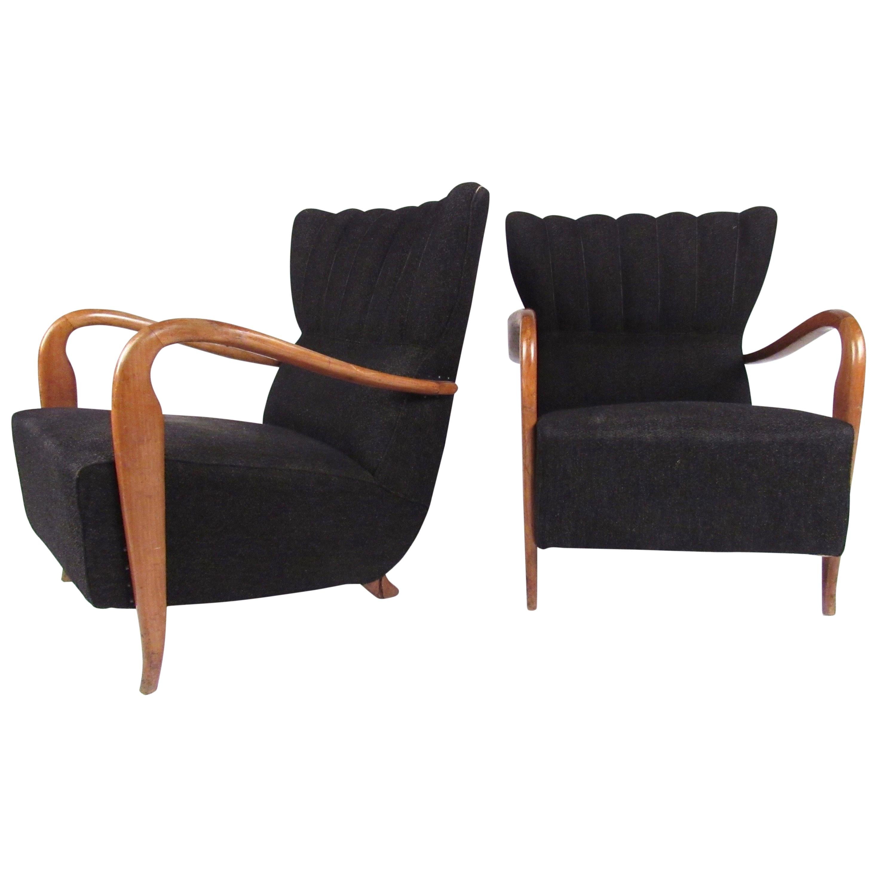 Stylish Pair of Italian Modern Armchairs in the style of Paolo Buffa