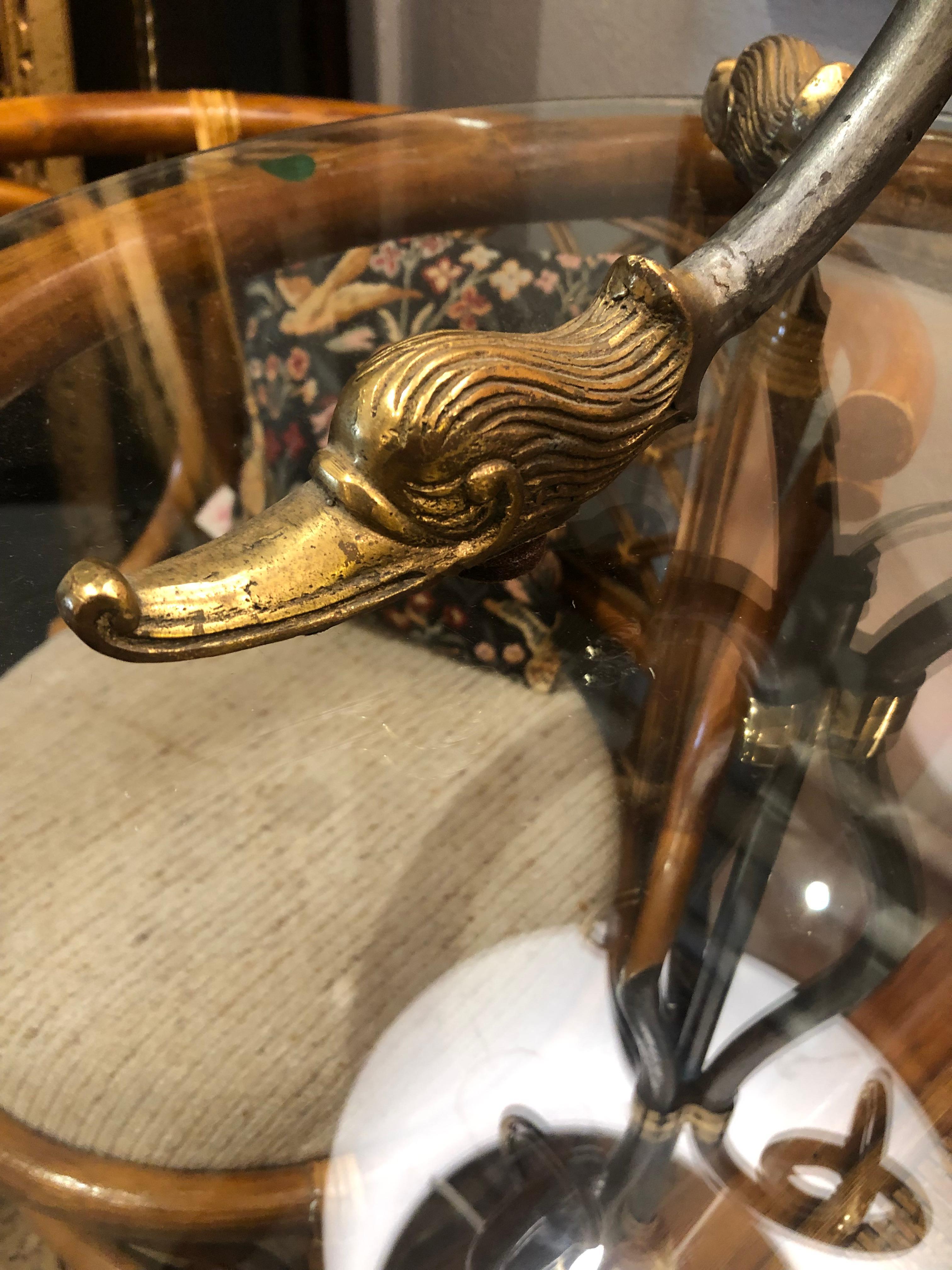 Paire de lampes de bureau élégantes en fer argenté et laiton avec pieds en forme de canard en vente 2