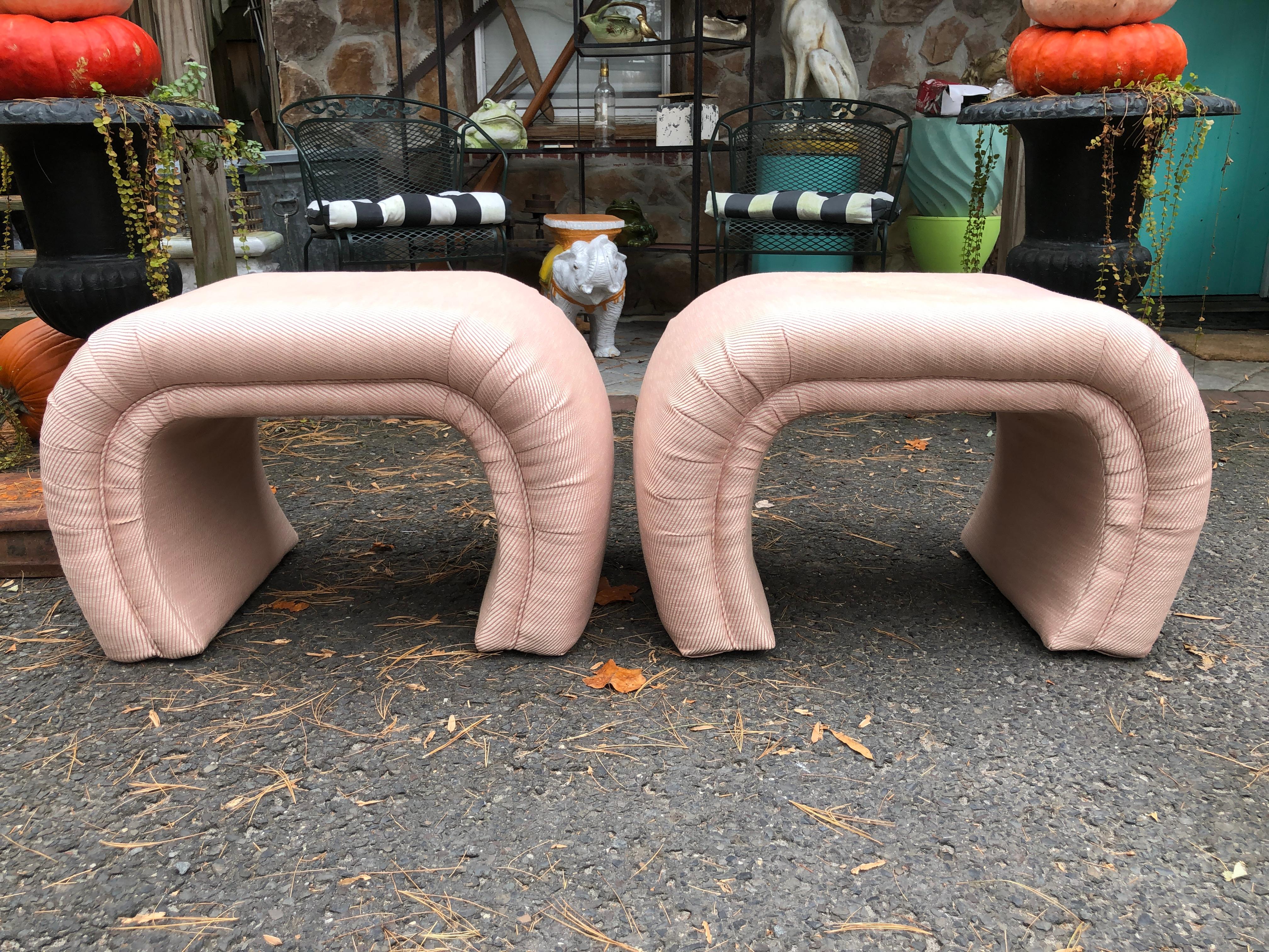 Paire de poufs élégants Vladimir Kagan pour Directional Waterfall du milieu du siècle dernier en vente 4