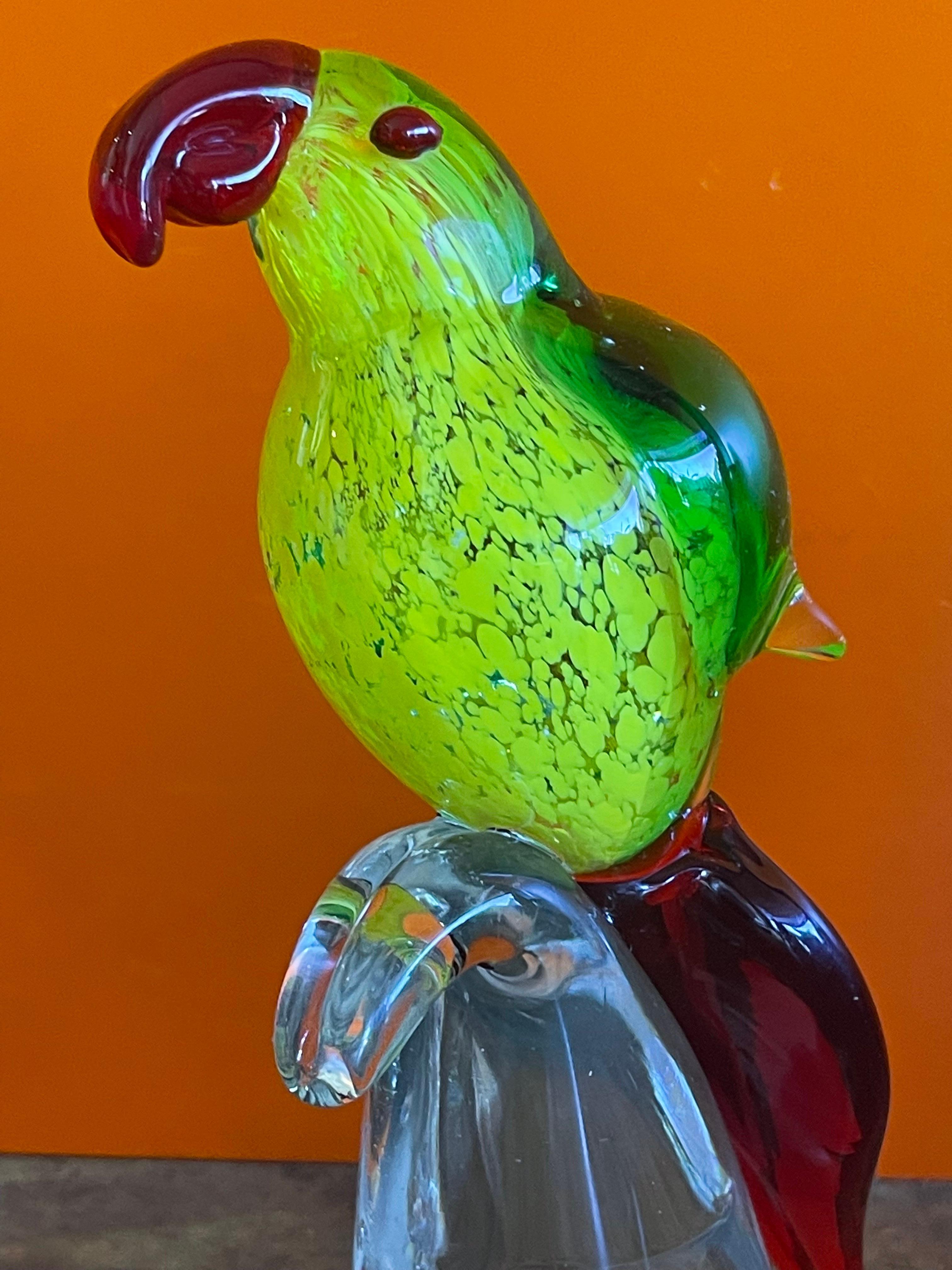 Mid-Century Modern Sculpture d'art en verre de Murano en forme de perroquet élégante en vente