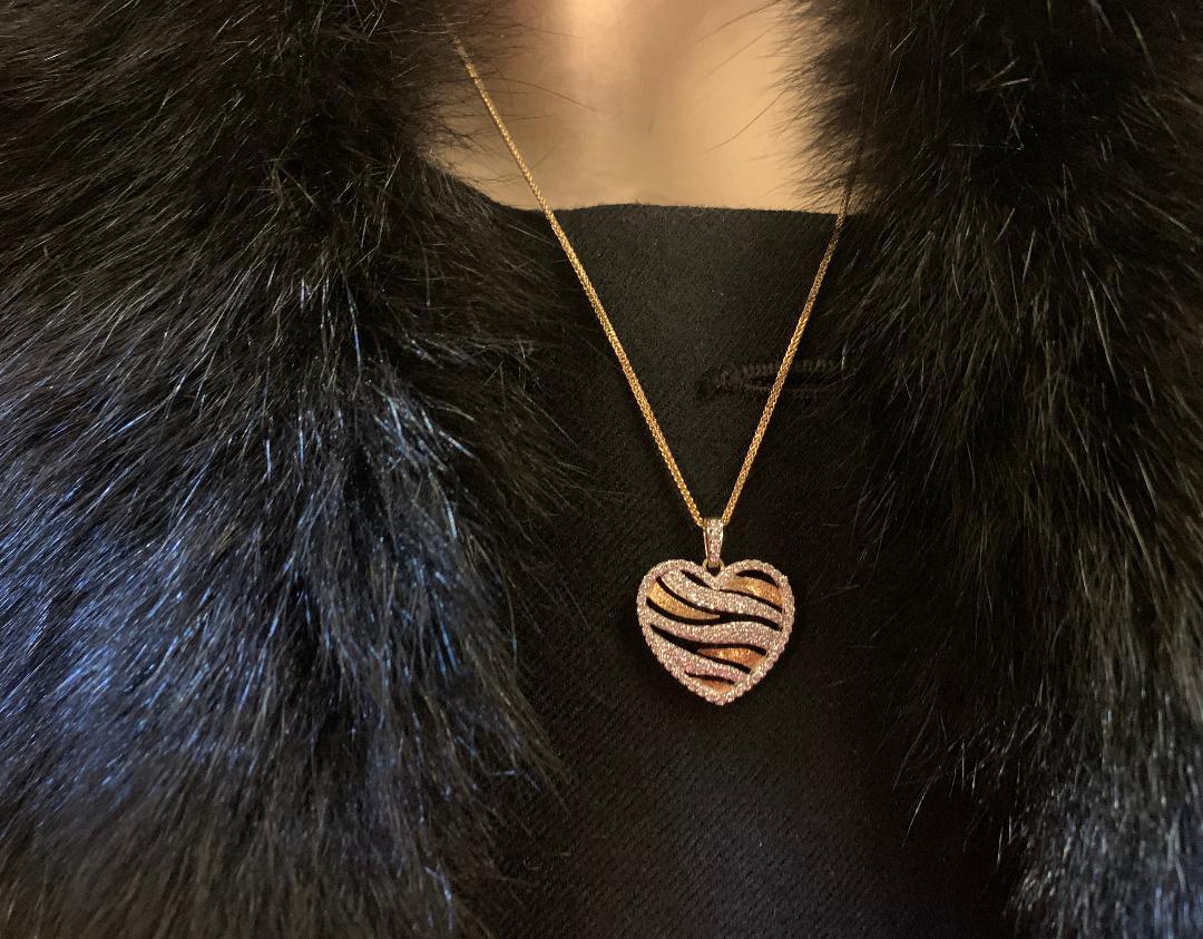 elizabeth montgomery heart necklace