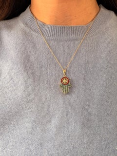 Stilvoller Anhänger aus Gelbgold mit weißen Diamanten, von Hand verziert mit Mikro-Mosaik