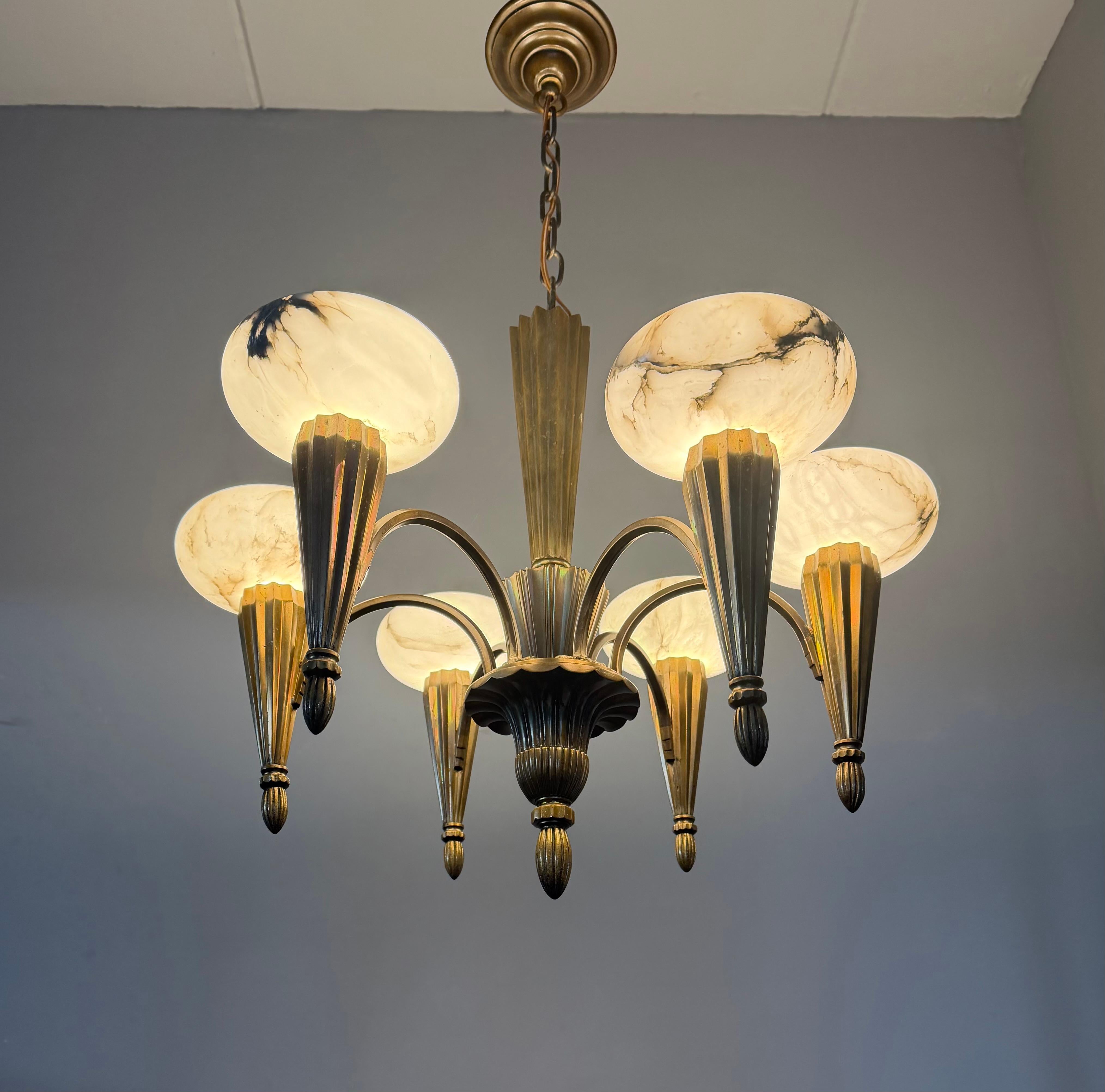 Lustre / Pendentif Art Déco en bronze de taille parfaite. Ombres d'albâtre en vente 7