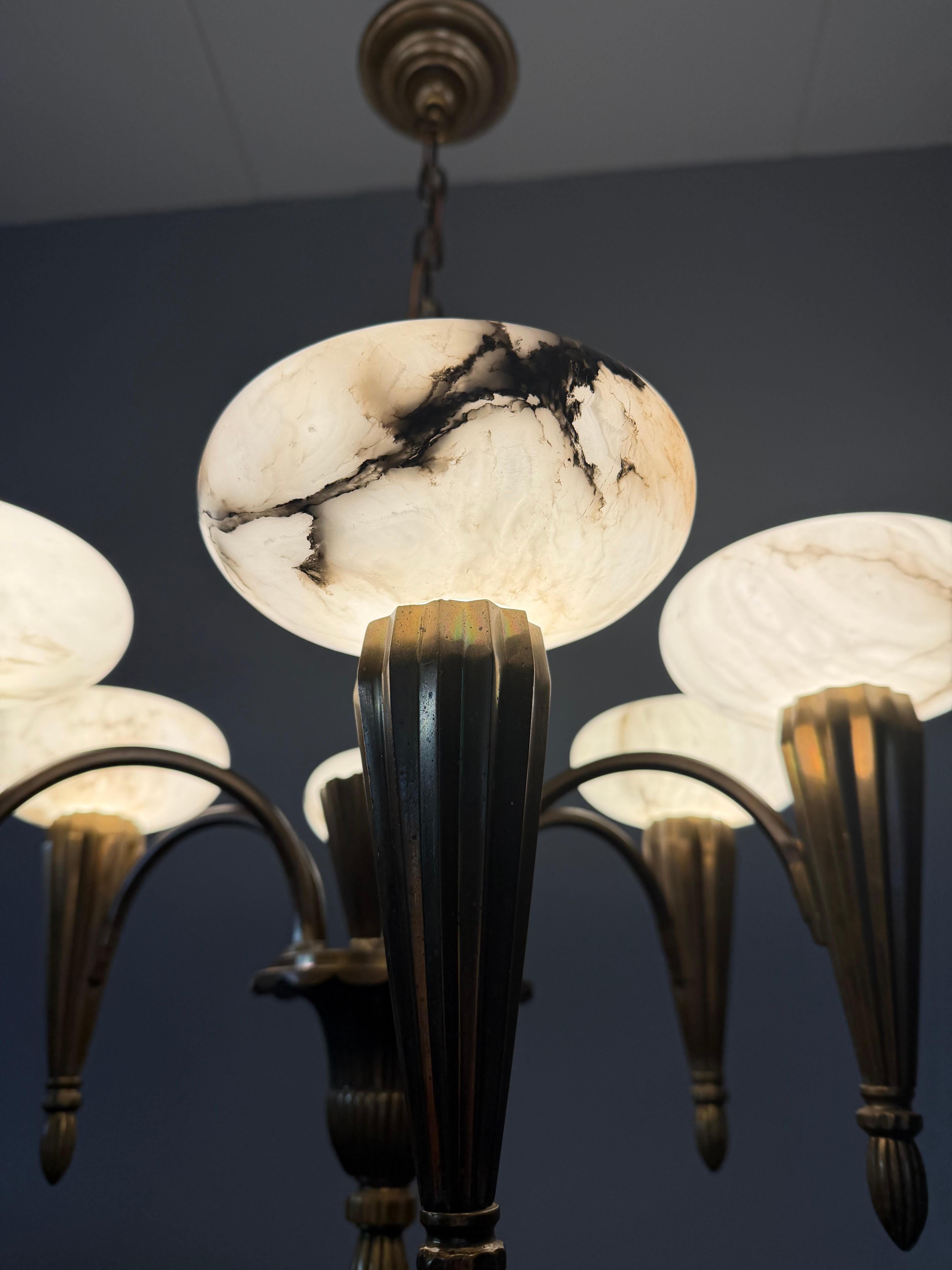 Lustre / Pendentif Art Déco en bronze de taille parfaite. Ombres d'albâtre en vente 8