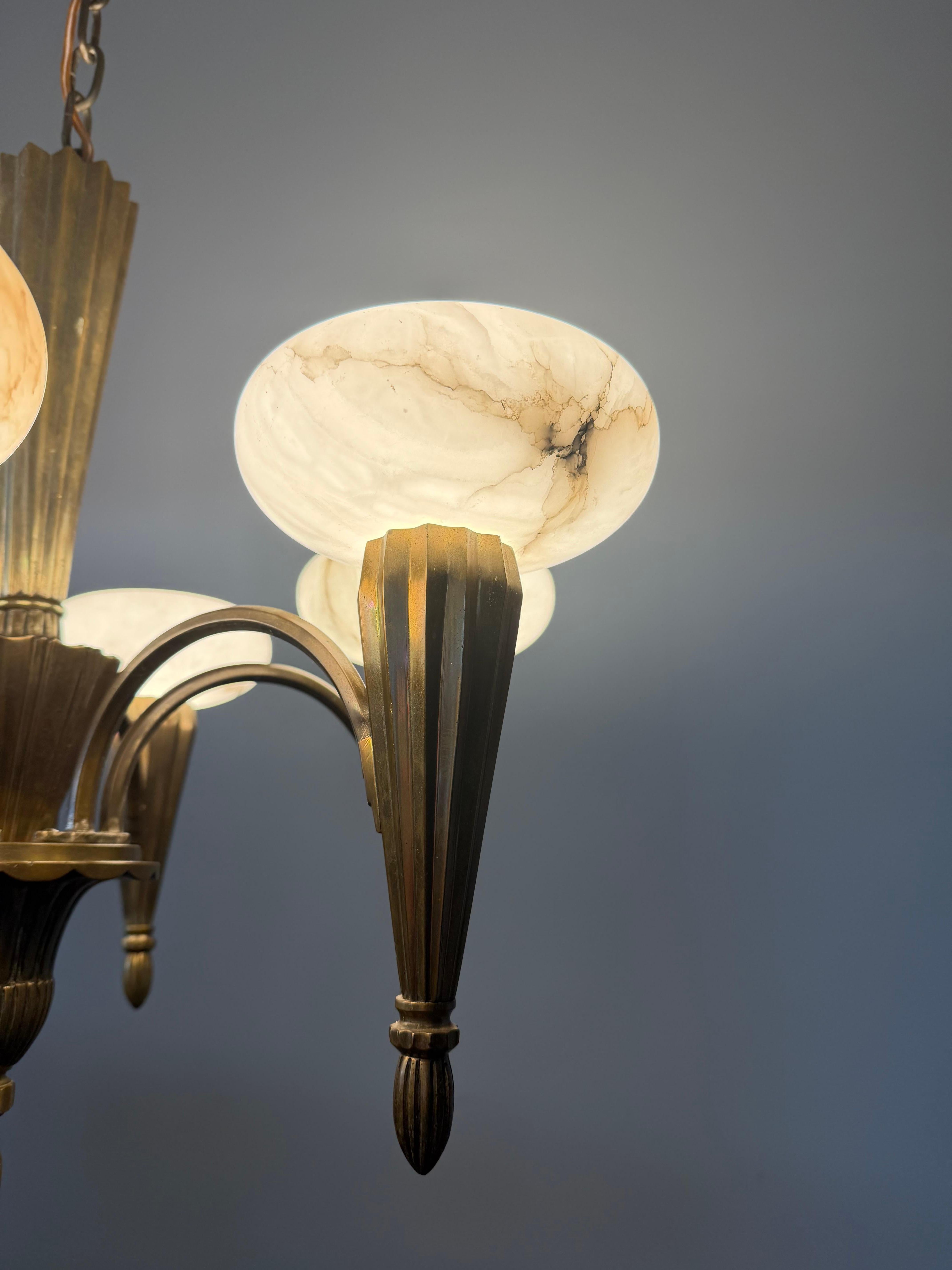 Lustre / Pendentif Art Déco en bronze de taille parfaite. Ombres d'albâtre en vente 9