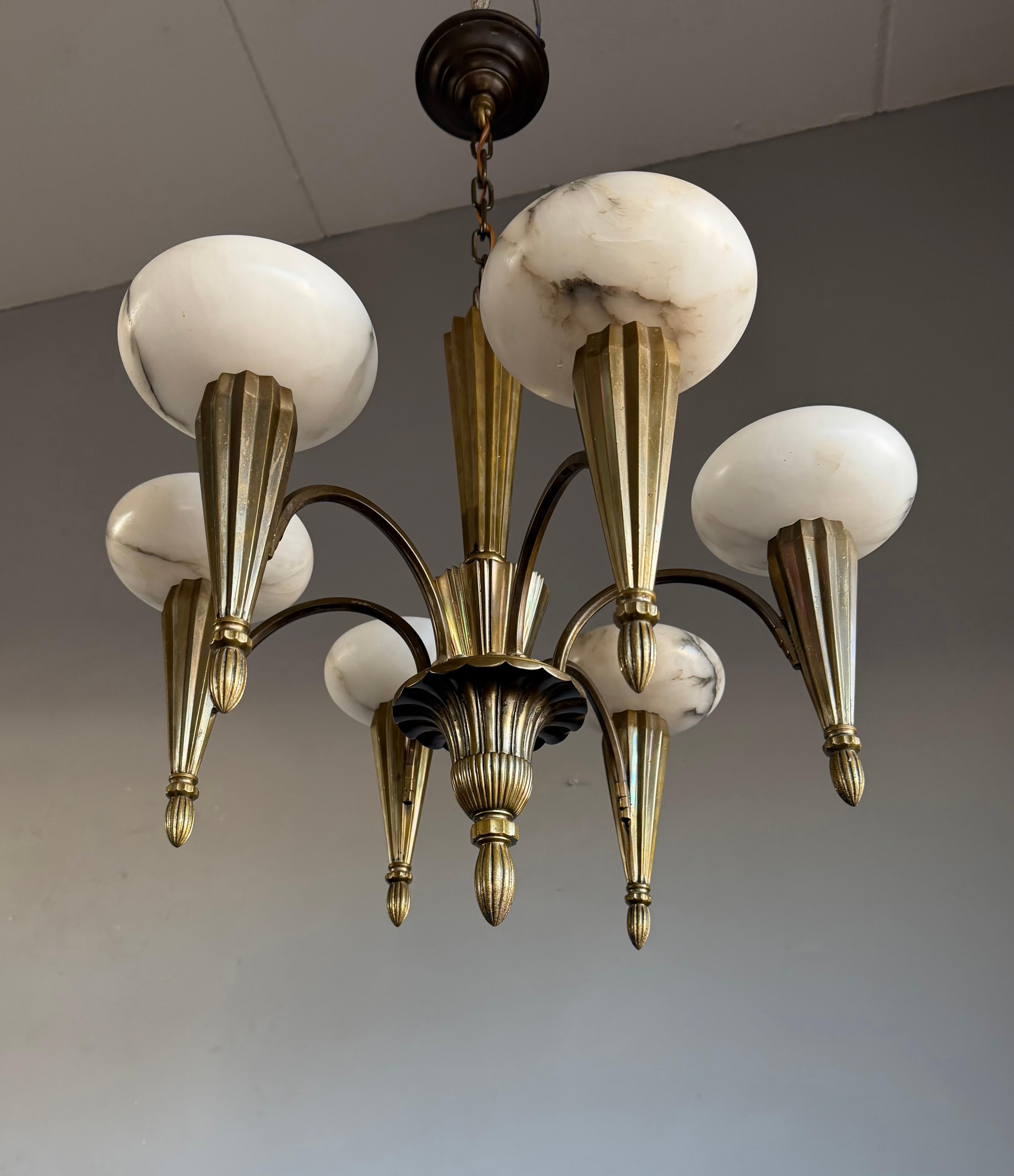 Art déco Lustre / Pendentif Art Déco en bronze de taille parfaite. Ombres d'albâtre en vente