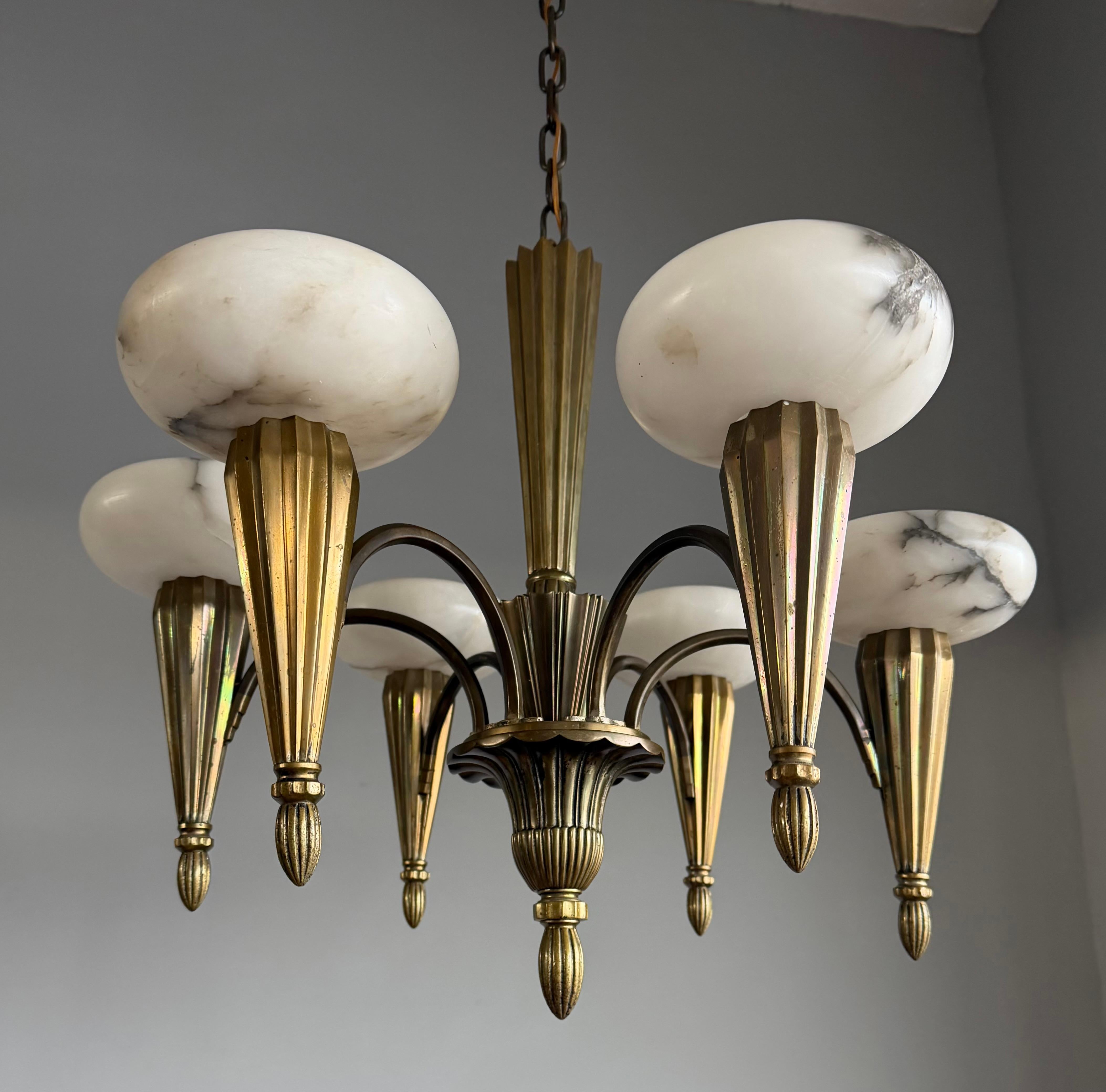 Lustre / Pendentif Art Déco en bronze de taille parfaite. Ombres d'albâtre Bon état - En vente à Lisse, NL