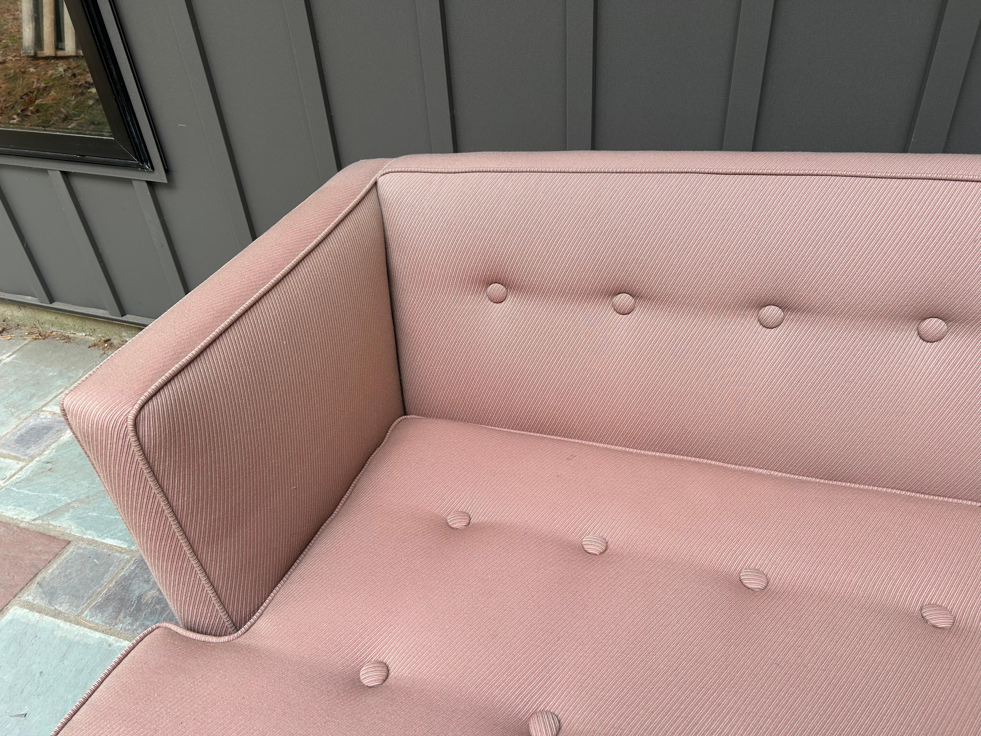 Metà XX secolo Divano in legno di noce di Edward Wormley per Dunbar, metà secolo. in vendita