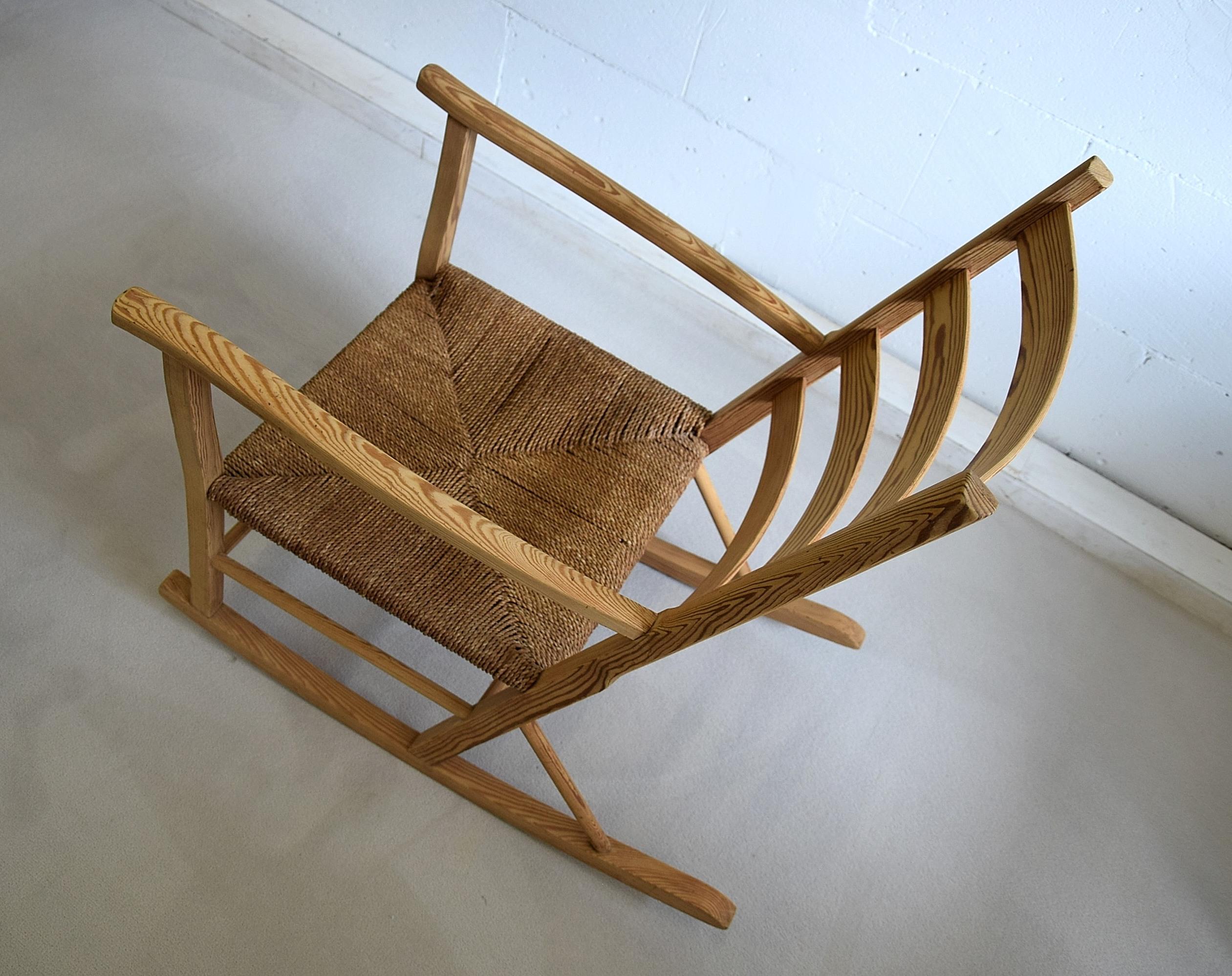 Mid-Century Modern Stylish Pine Late 1930 Norwegian Rocking Chair For Sale