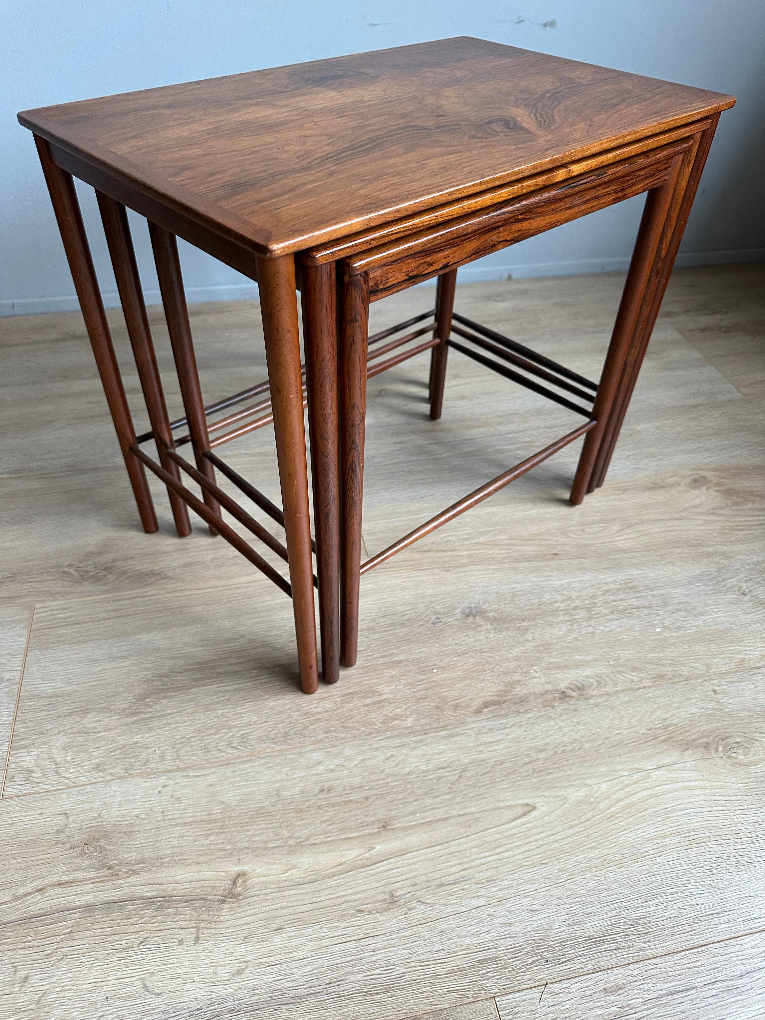 Grete Jalk Tables gigognes danoises modernes du milieu du siècle en bois de rose, années 1960 - Lot de 3 par P. Jeppesens Møbelfabrik

Cet ensemble de trois tables gigognes de style moderne du milieu du siècle dernier, conçu par Grete Jalk et