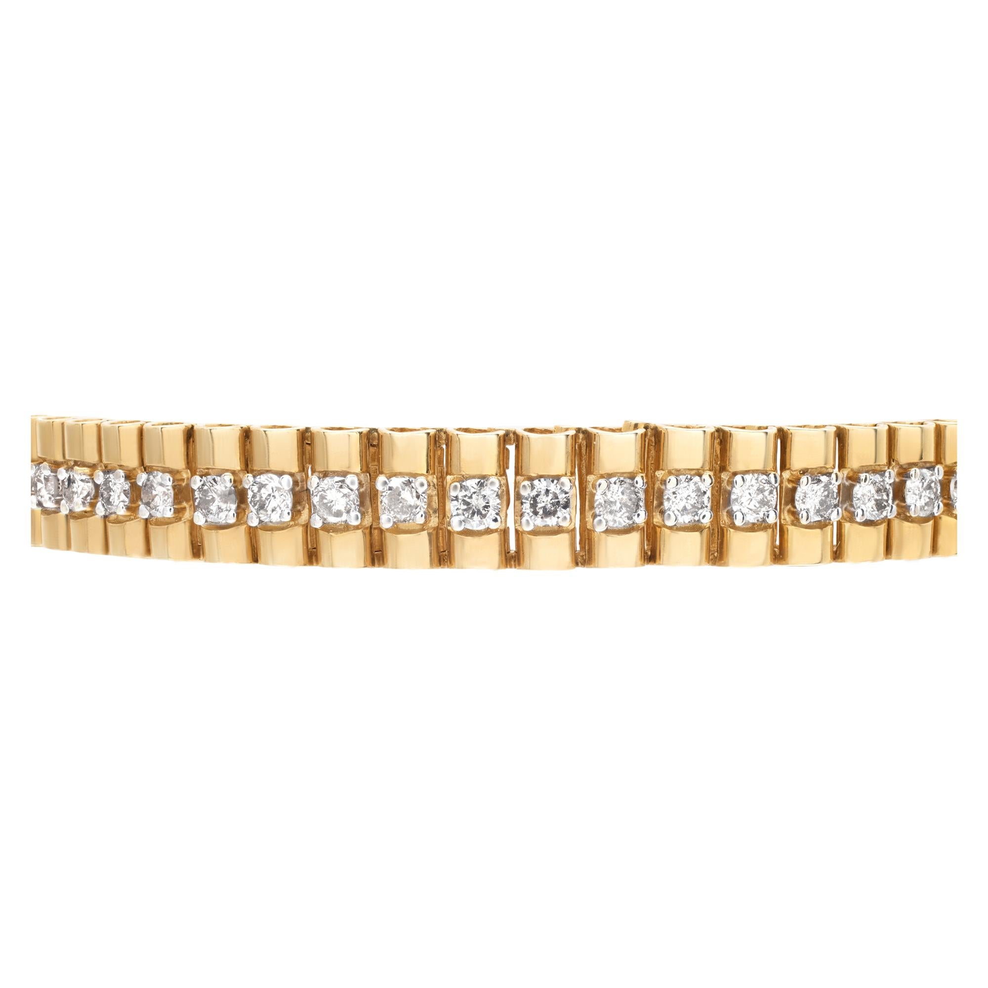 Stilvolles Gliederarmband im Präsidentenstil mit ca. 3 Karat runden Brillanten im Vollschliff, gefasst in 14k Gelbgold. Länge 7'', Breite 7mm.