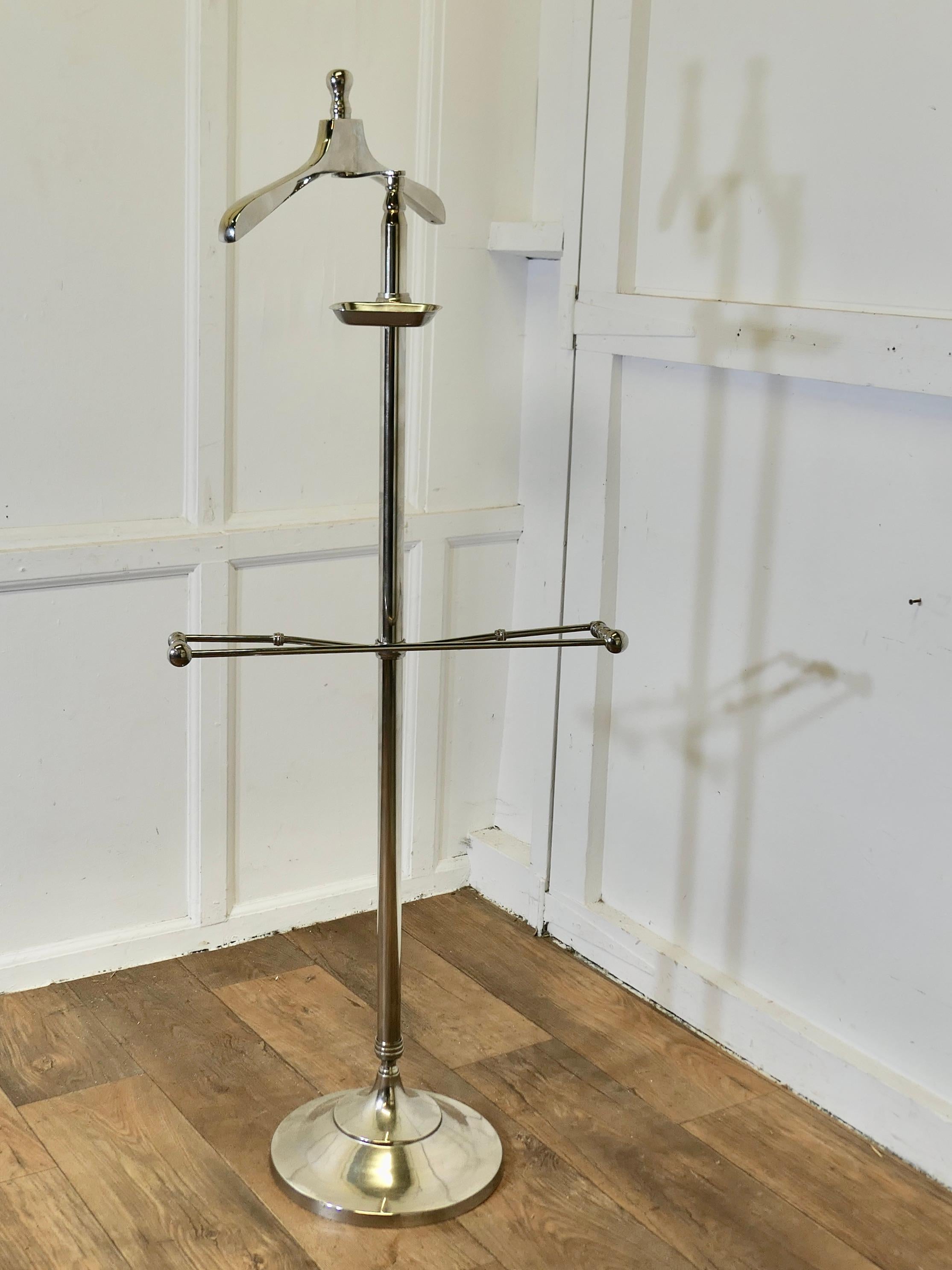 Milieu du XXe siècle Stylish Retro Chrome Valet, Suit Hanger, Mannequin en vente