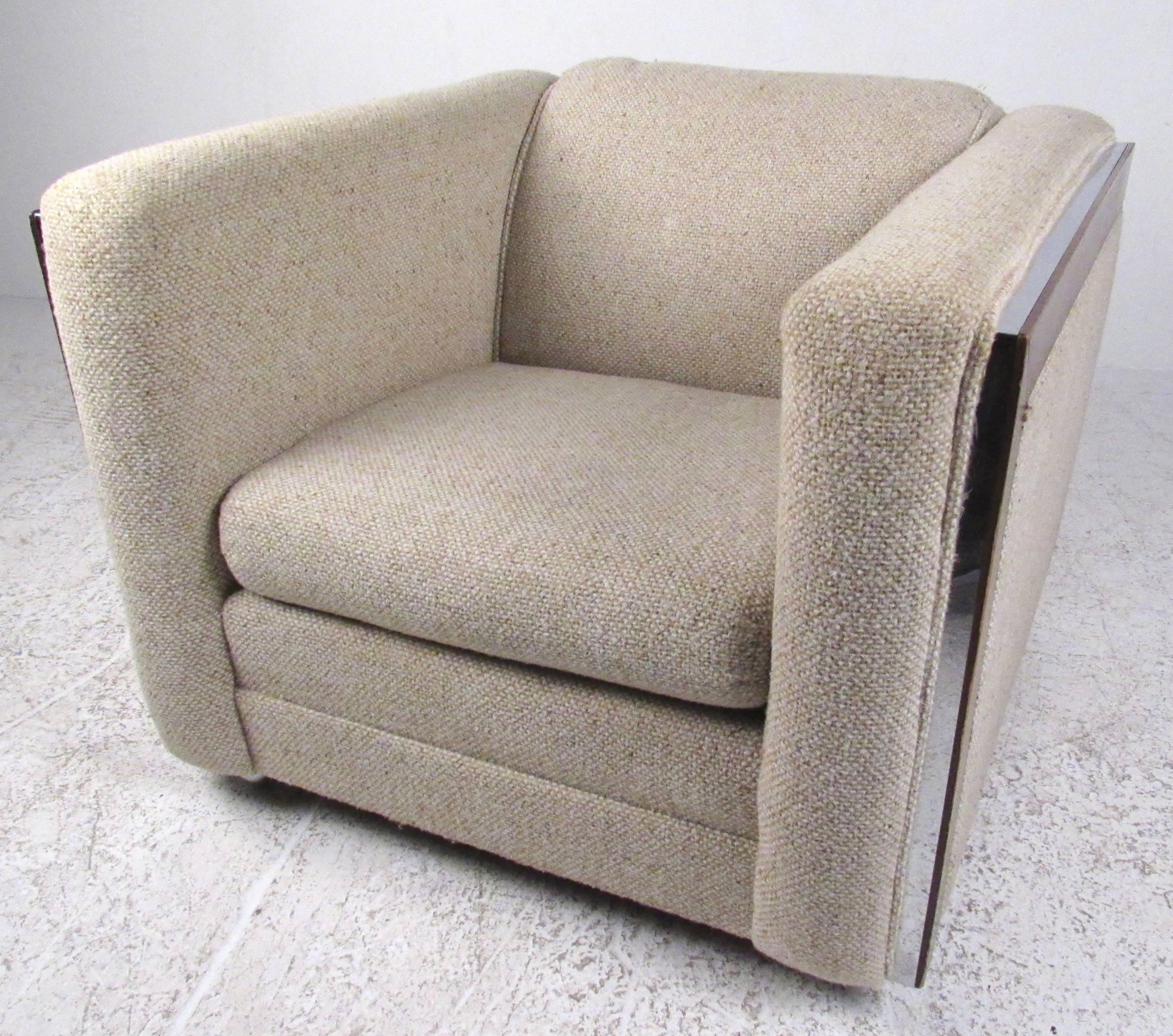 This unique American modern club chair features Mid-Century Modern design, wood trim, and shapely lines. Comfortable and striking, this makes the perfect vintage lounge chair for home or office use. Please confirm item location (NY or NJ).