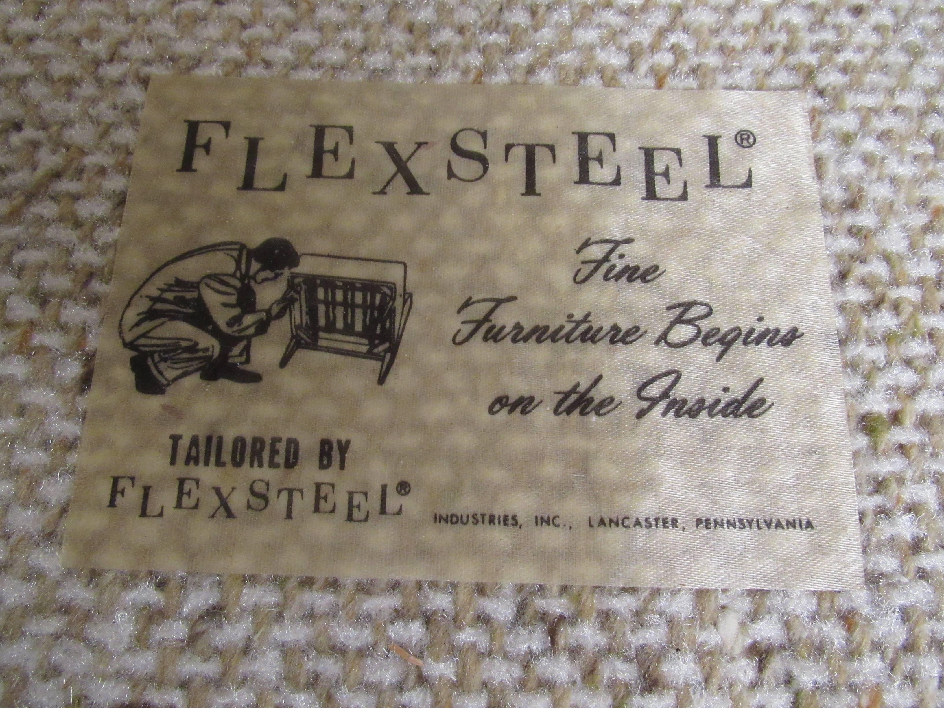 Late 20th Century Stylish Retro Club Chair by Flexsteel For Sale