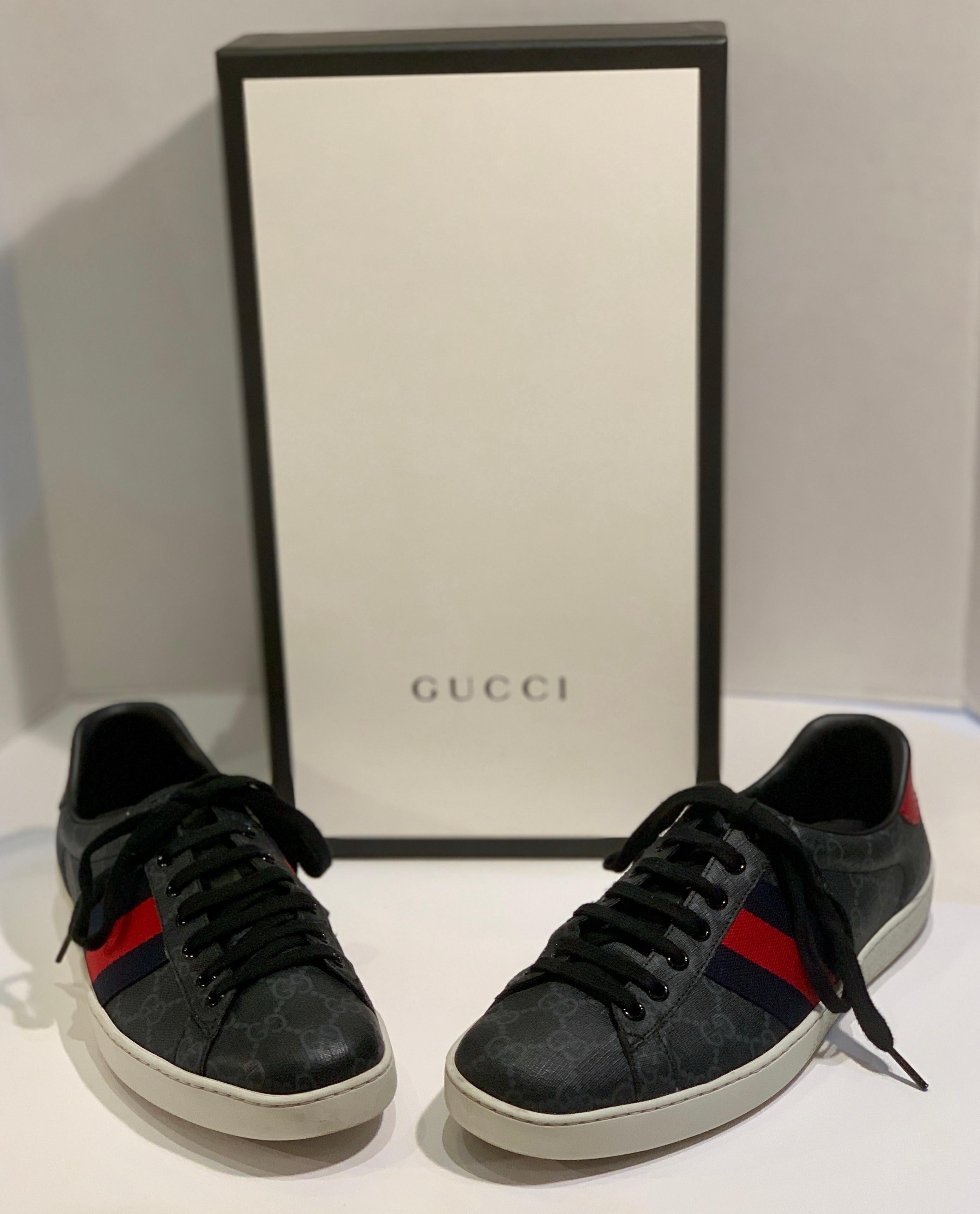 Stylish Retro GUCCI Ace GG Supreme Unisex Sneakers Size 7 Mens or Size 9 Womens In Good Condition In Tustin, CA