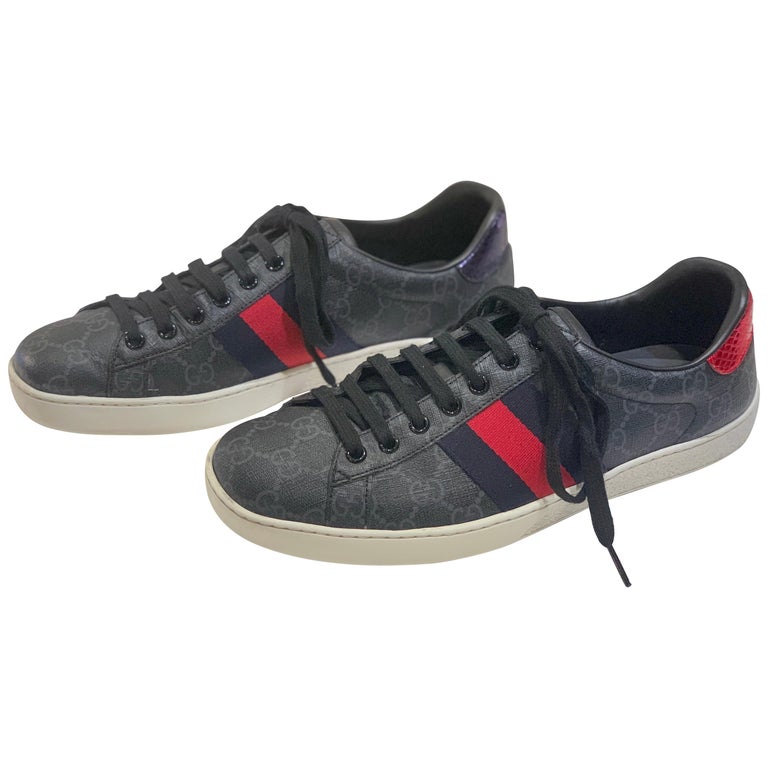 Stylish Retro GUCCI Ace GG Supreme Unisex Sneakers Size 7 Mens or Size 9 Womens For Sale at 1stdibs