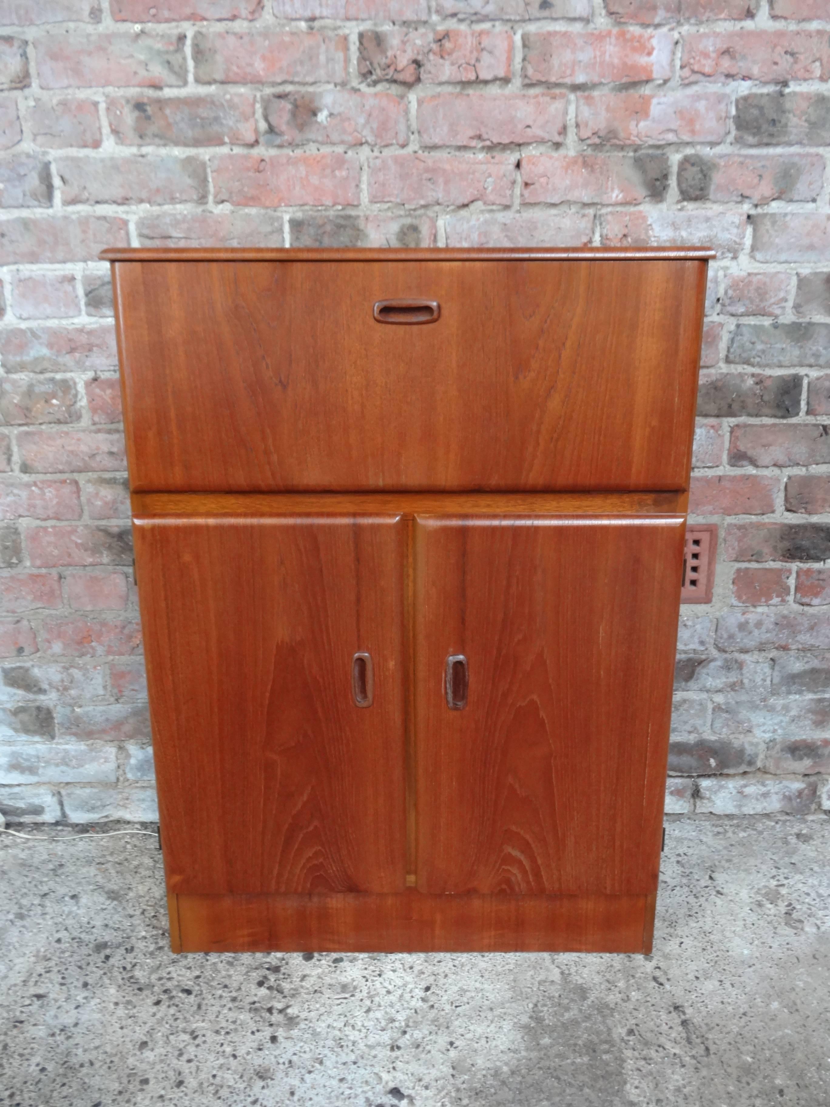 Super retro vintage 1960 cocktail cabinet with mirror and glass shelf, and has some useful cupboards space underneath.