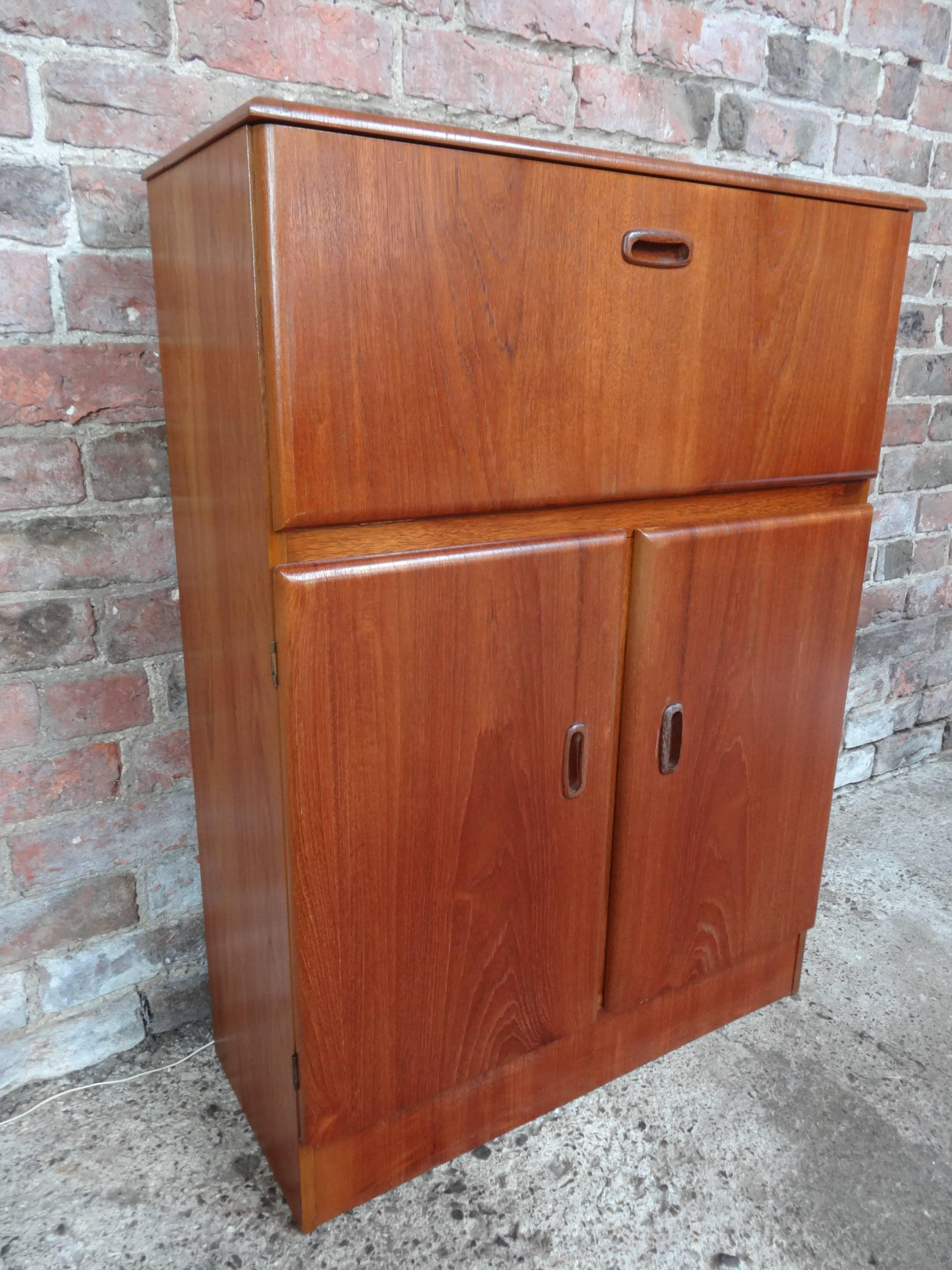 cocktail cabinet vintage