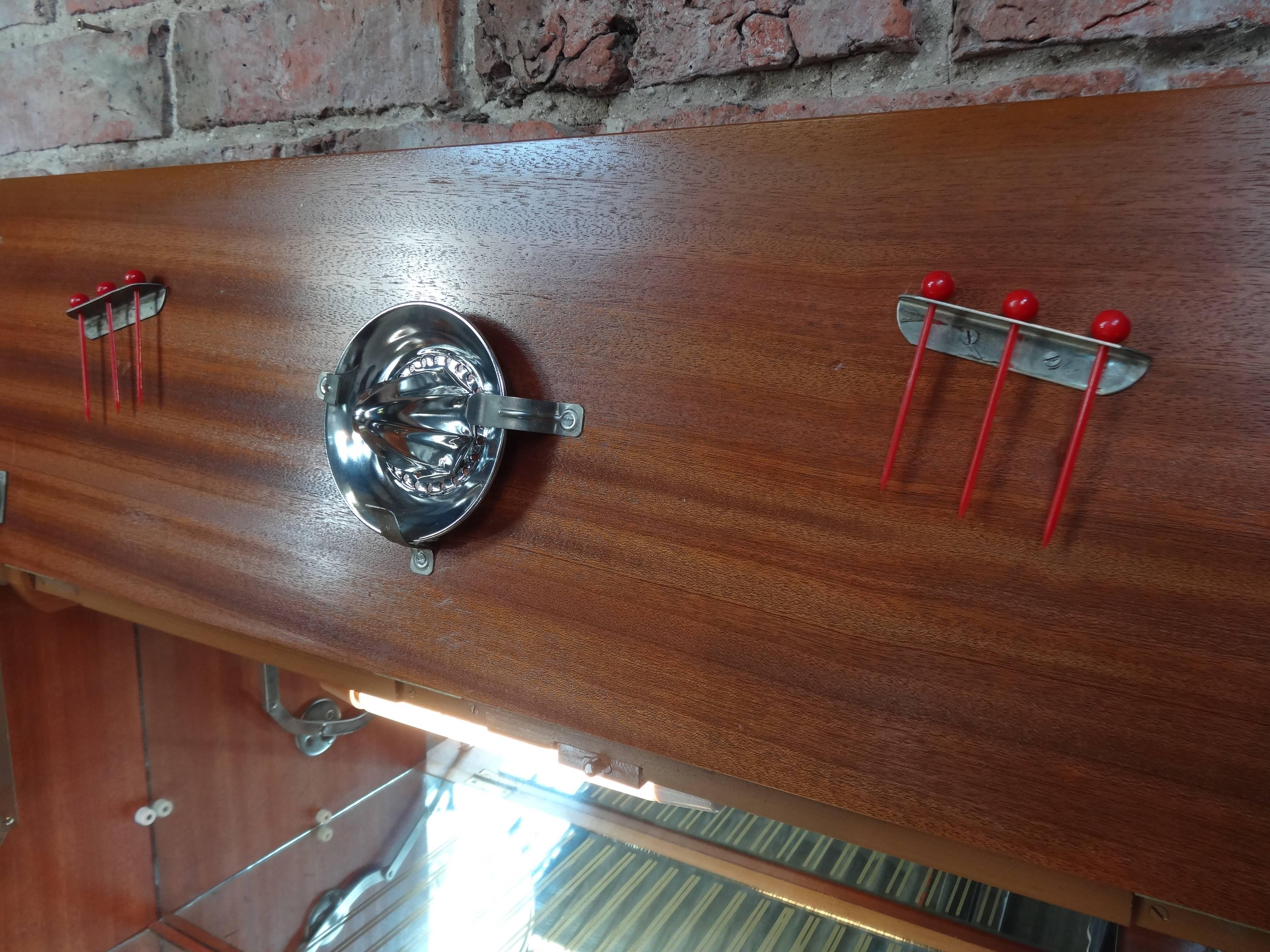 Mid-Century Modern Stylish Retro Vintage Cocktail Cabinet with Mirror and Glass Shelf and Light