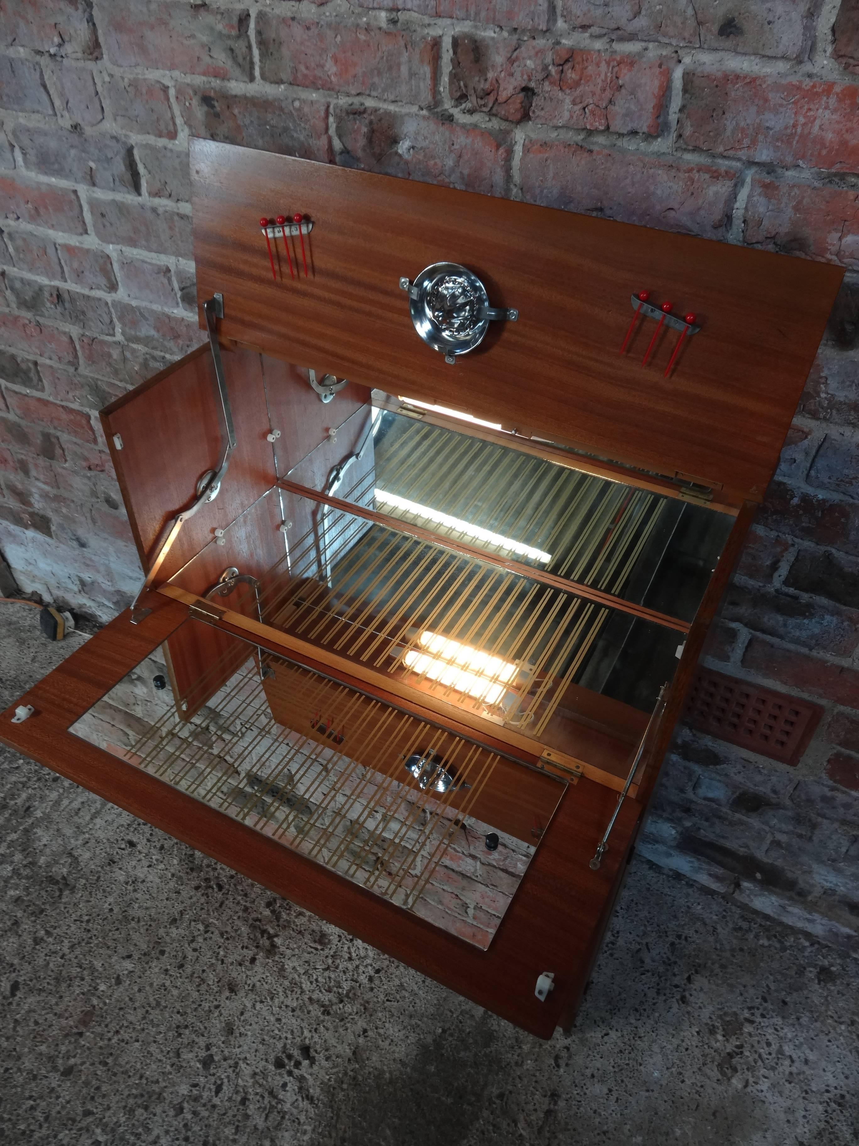 Stylish Retro Vintage Cocktail Cabinet with Mirror and Glass Shelf and Light In Good Condition In Markington, GB