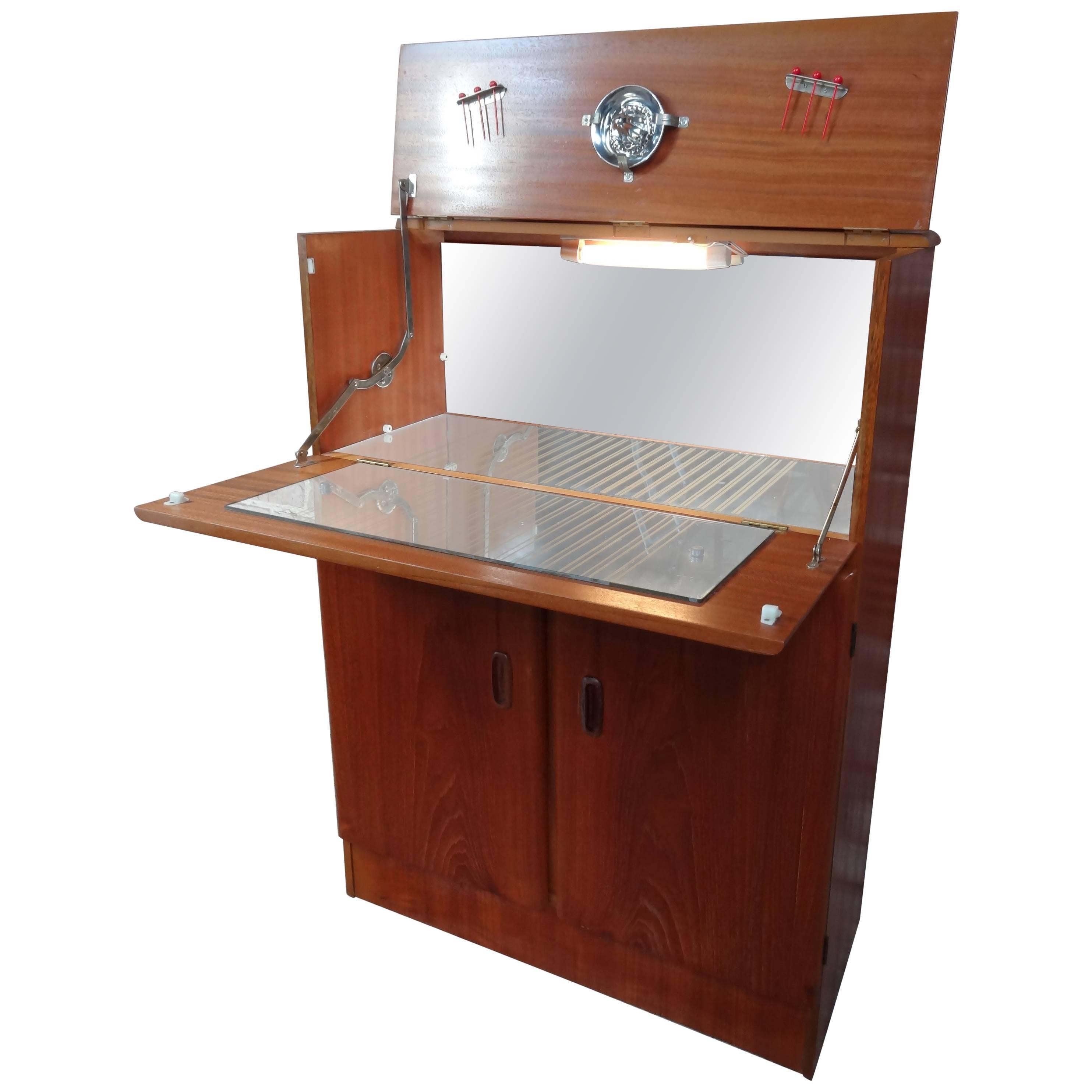 Stylish Retro Vintage Cocktail Cabinet with Mirror and Glass Shelf and Light