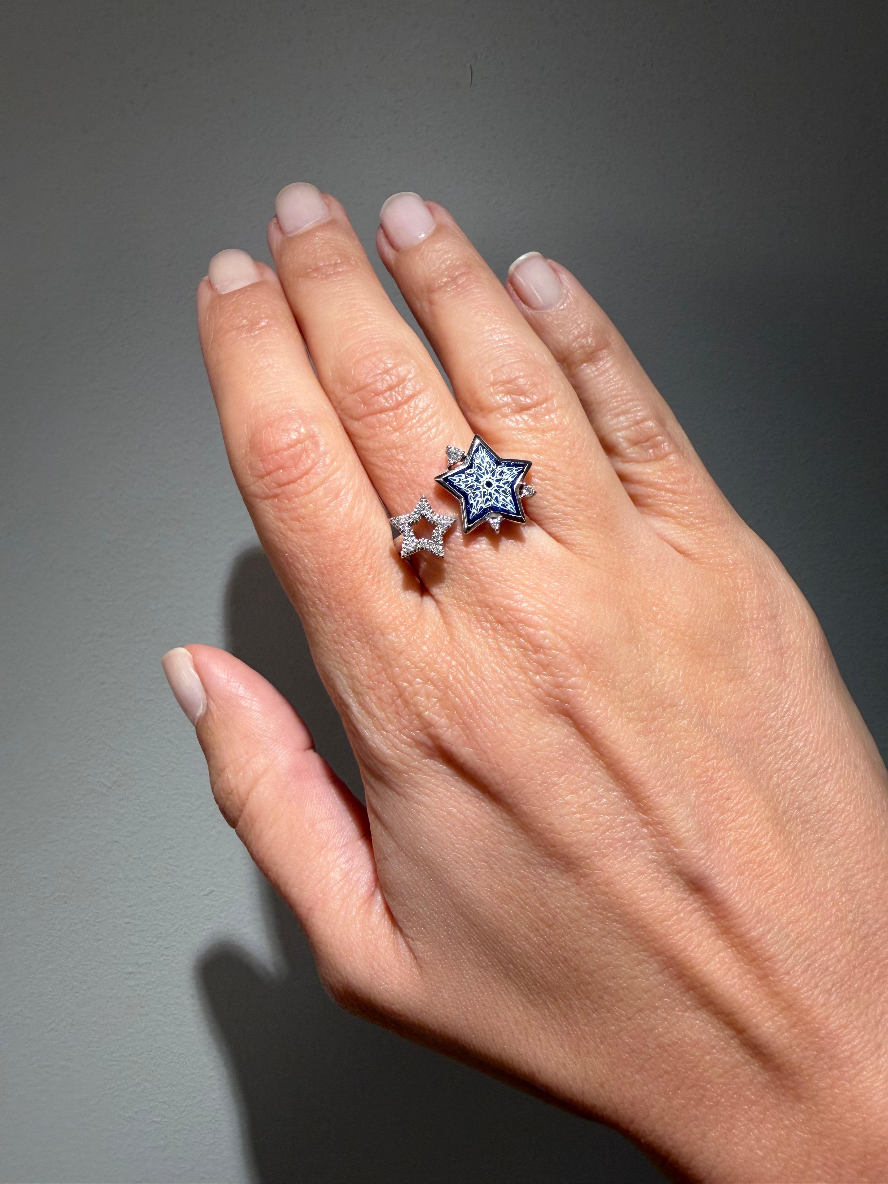 Taglio brillante Elegante anello in oro bianco con diamanti bianchi decorato a mano con micromosaico in vendita