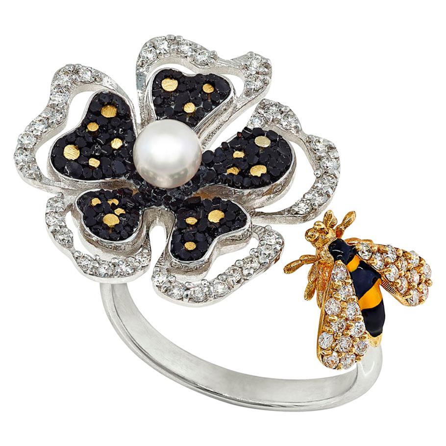 Stilvoller Ring aus Weißgold mit weißen Diamanten und Perlen, von Hand verziert mit Nano-Mosaik