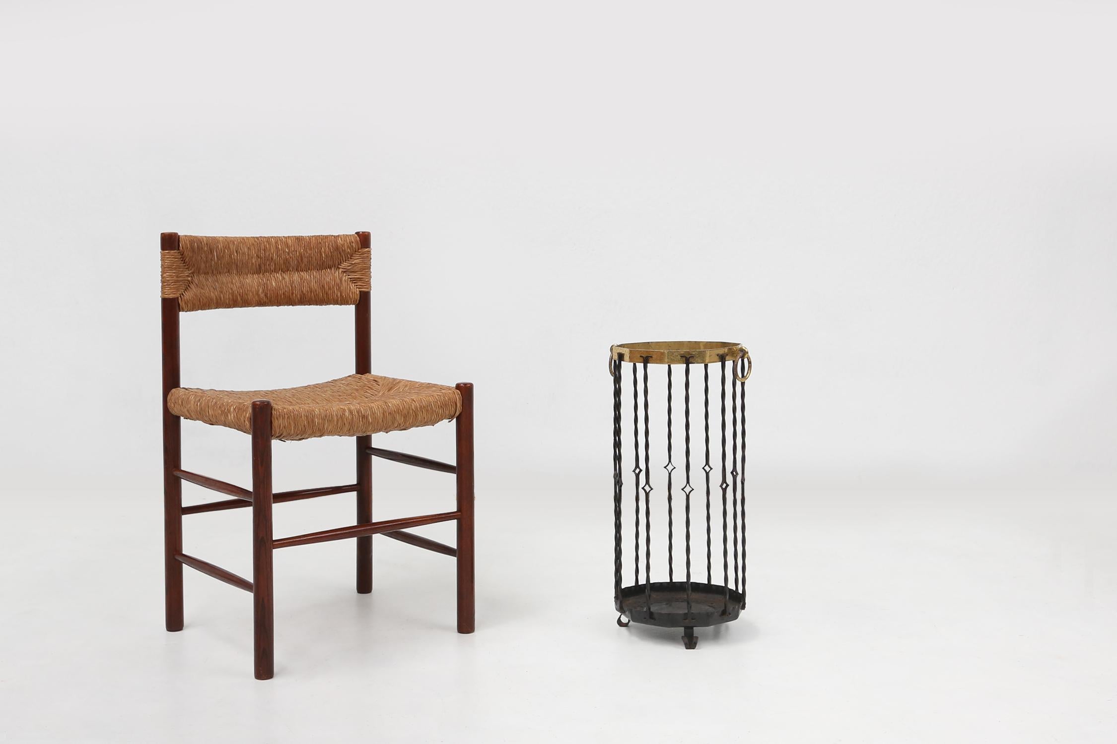 France / 1950 / umbrella stand / metal / mid-century / vintage

French Mid-century solid metal umbrella stand made in the fifties. An exquisite piece of artistry that seamlessly blends industrial elegance with timeless sophistication. The