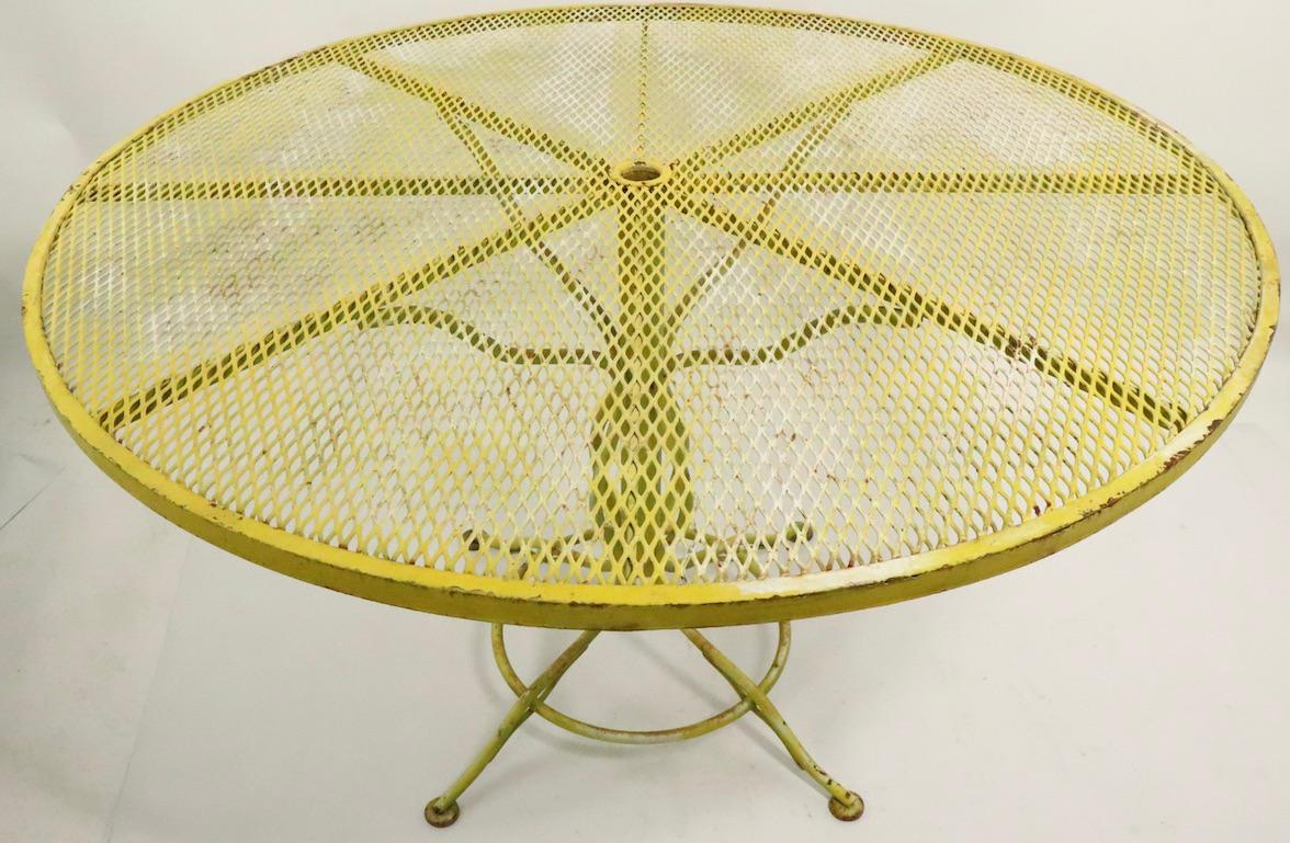 metal mesh table