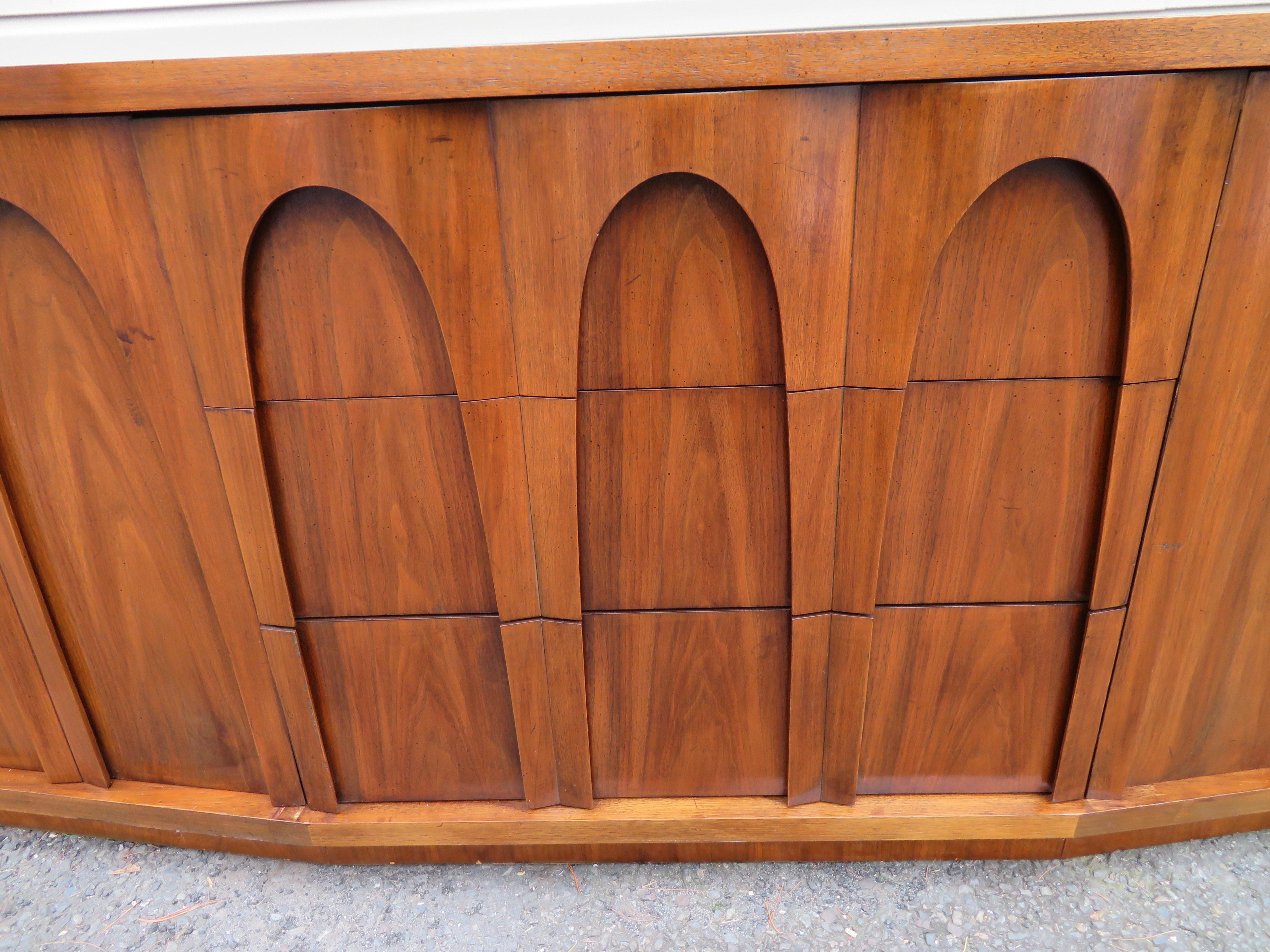 American Stylish Sculptural Walnut Brasilia Style Buffet Credenza Mid-Century Modern For Sale