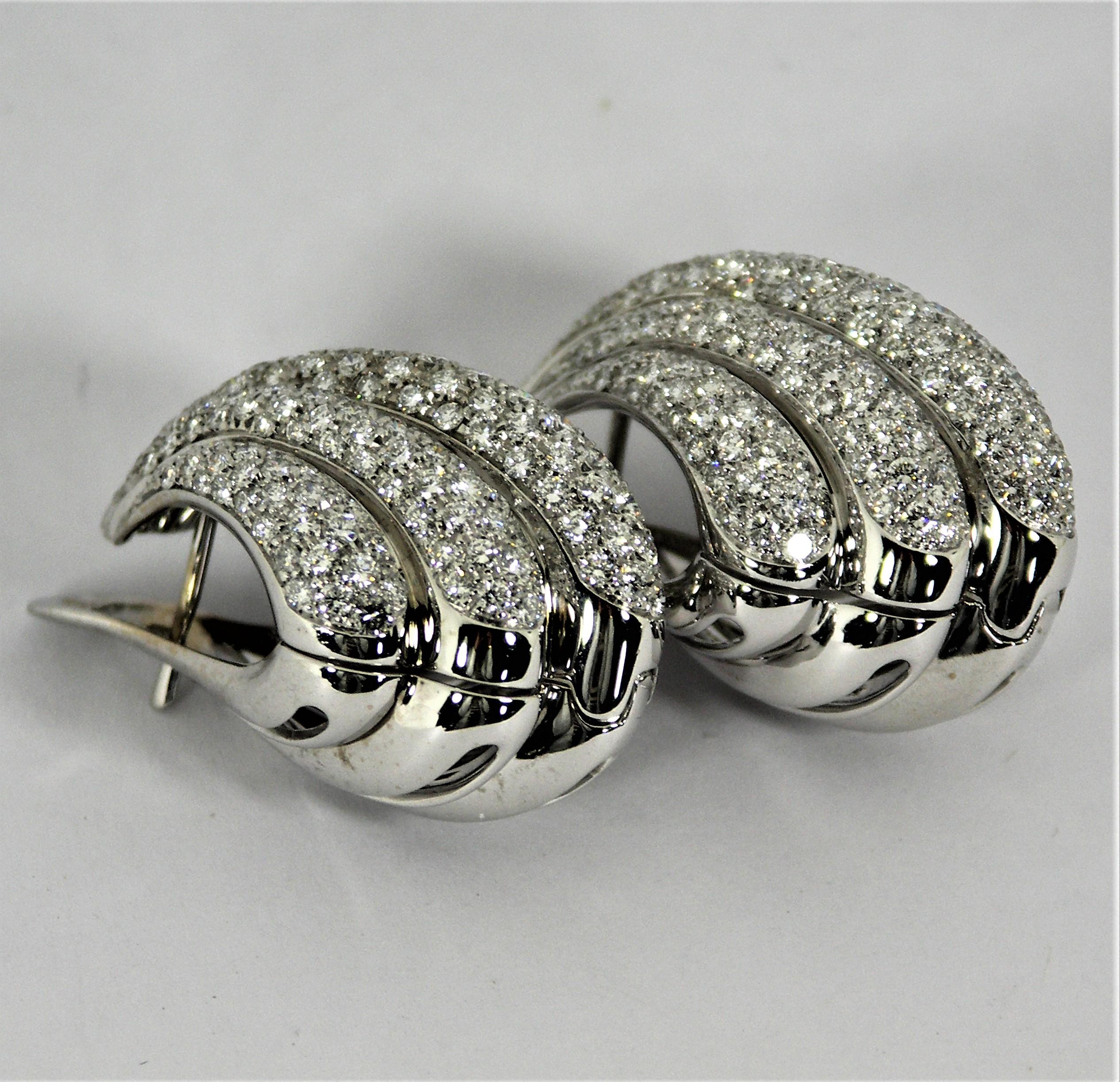 Round Cut Stylish Seashell Shaped White Gold Earrings with 8CT of Diamonds F/G VS1