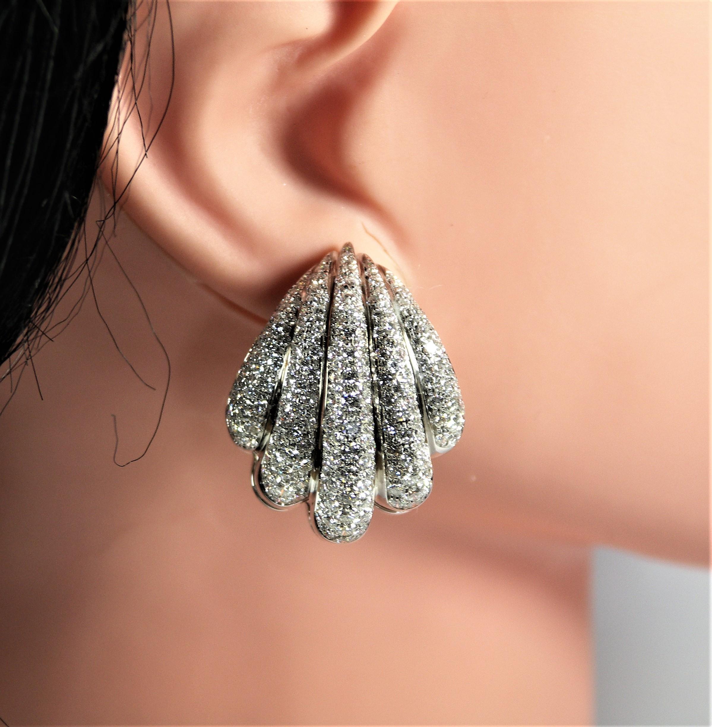 Stylish Seashell Shaped White Gold Earrings with 8CT of Diamonds F/G VS1 1