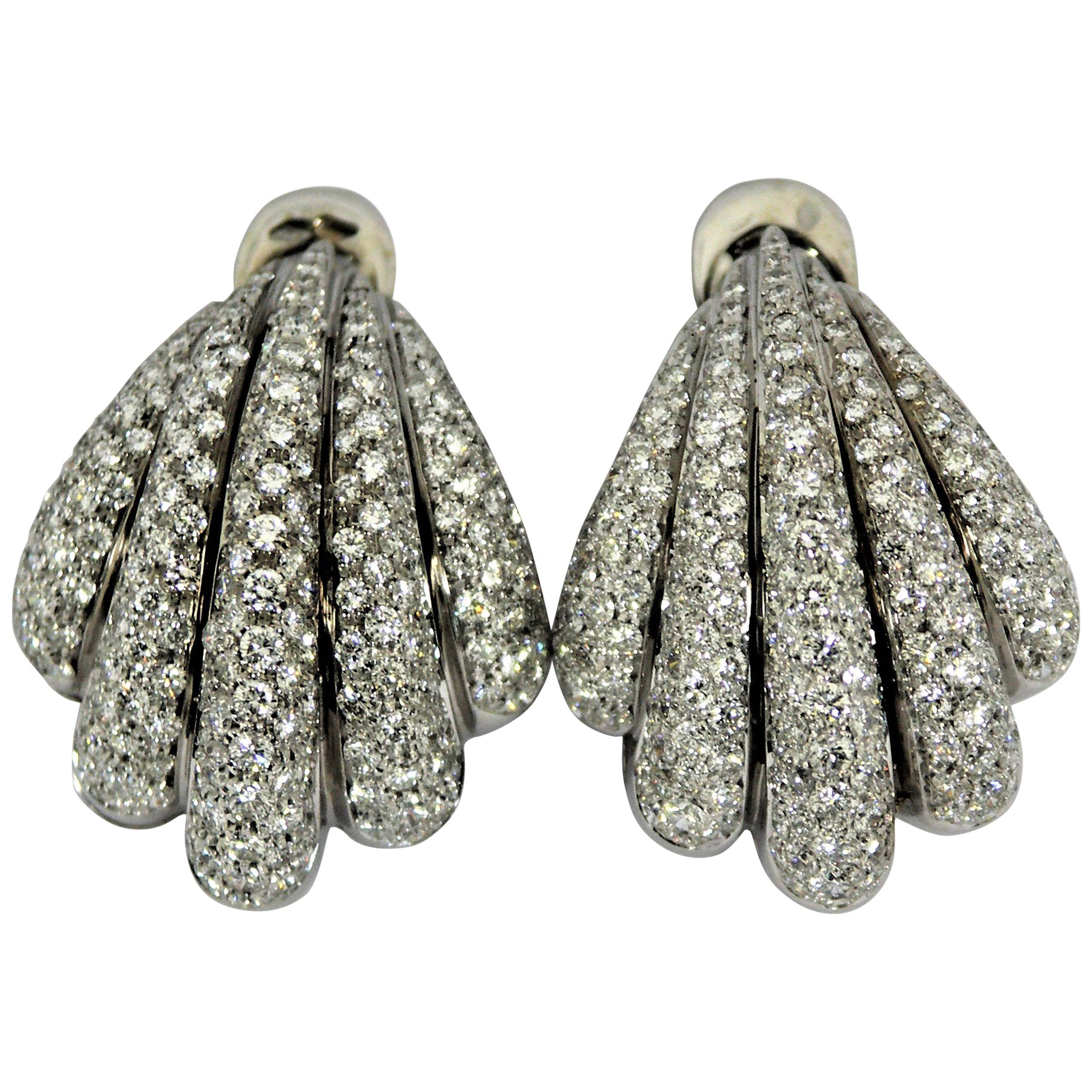 Stylish Seashell Shaped White Gold Earrings with 8CT of Diamonds F/G VS1