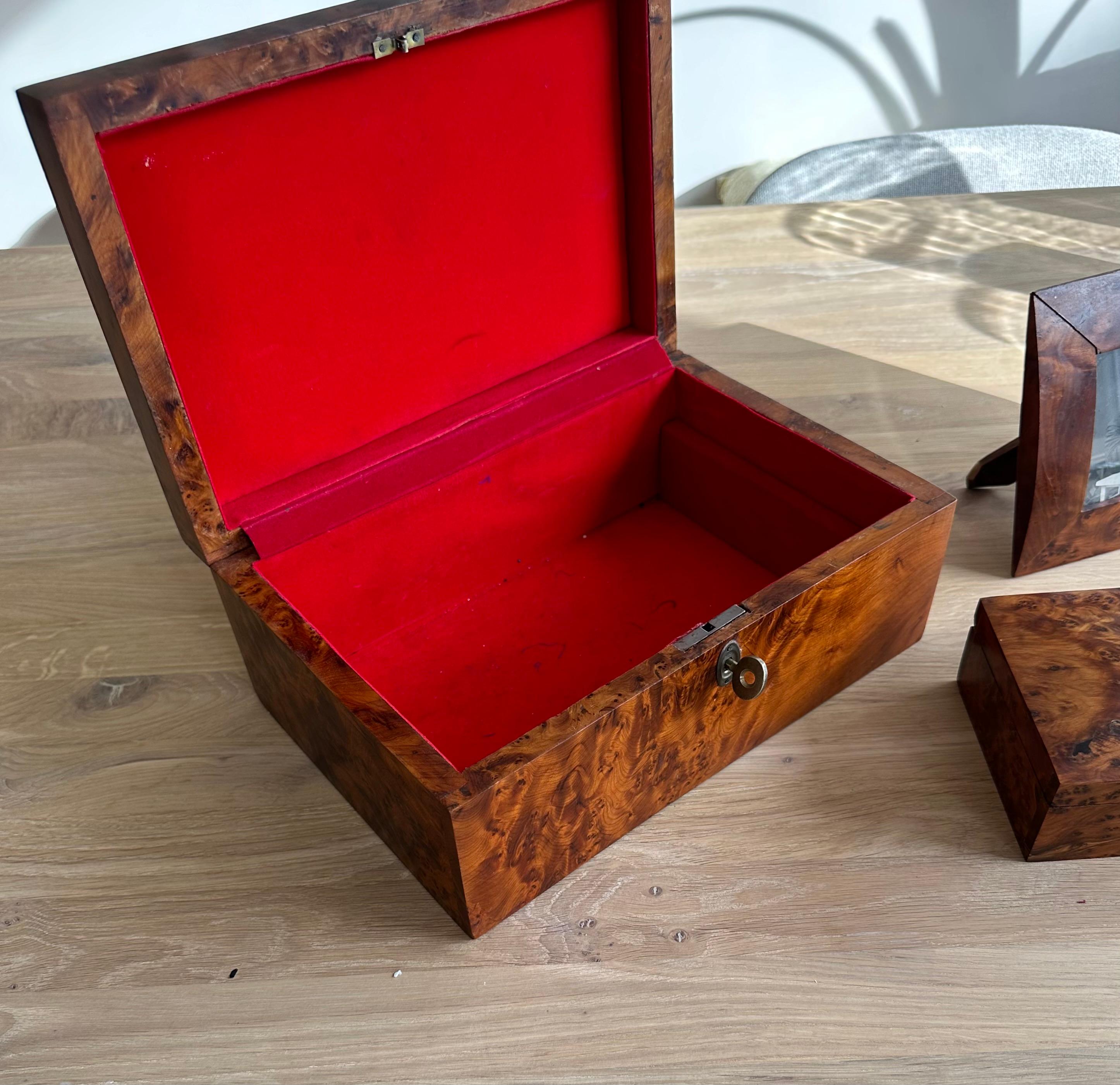 Elegante Juego De Madera De Burl / Burr Dos Cofres / Cajas Para Joyas Con Marco De Fotos en Bueno estado para la venta en Lisse, NL