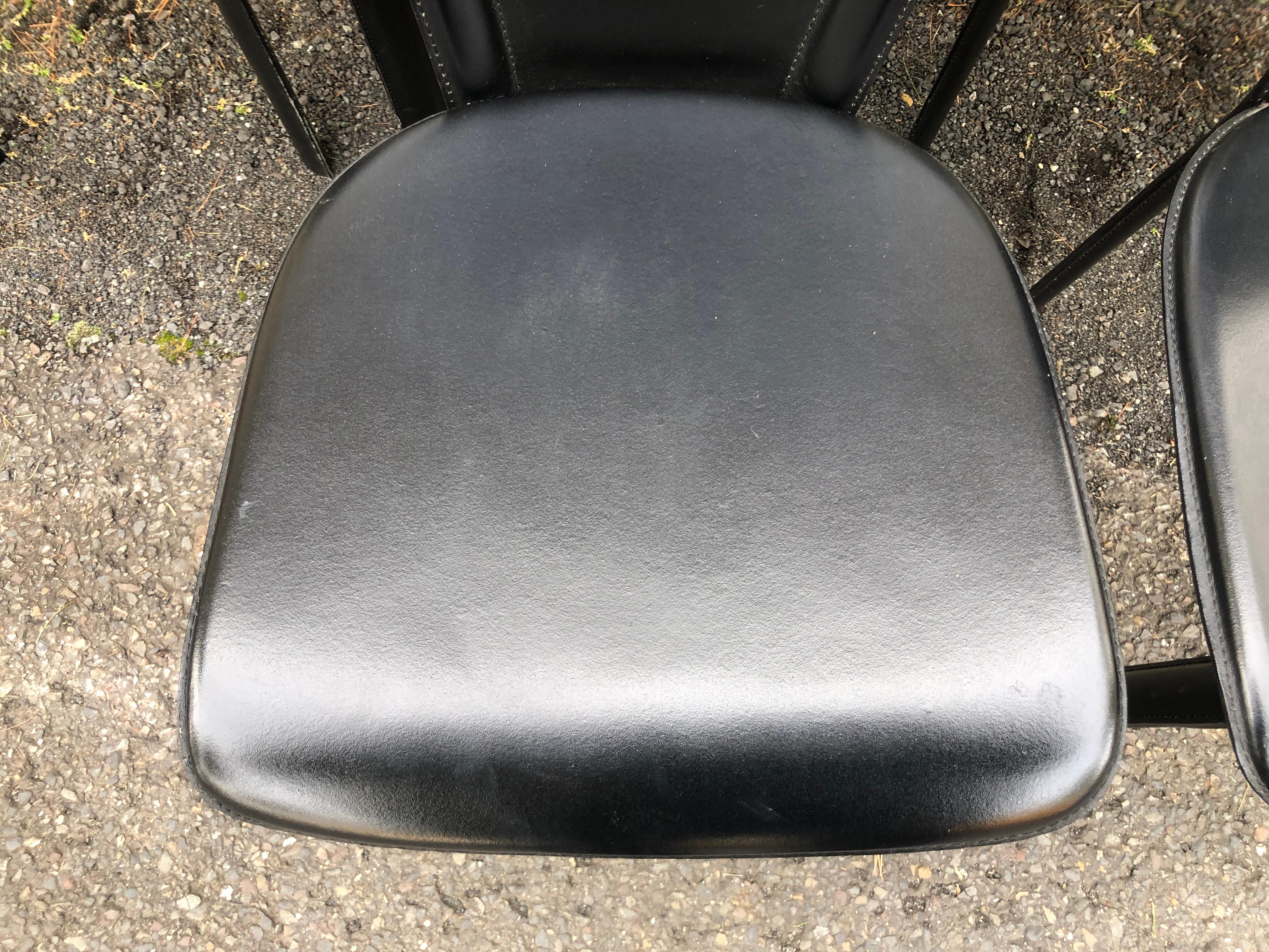 Late 20th Century Stylish Set of 8 Italian Black Leather Dining Chair Tall Asymmetric Back   For Sale