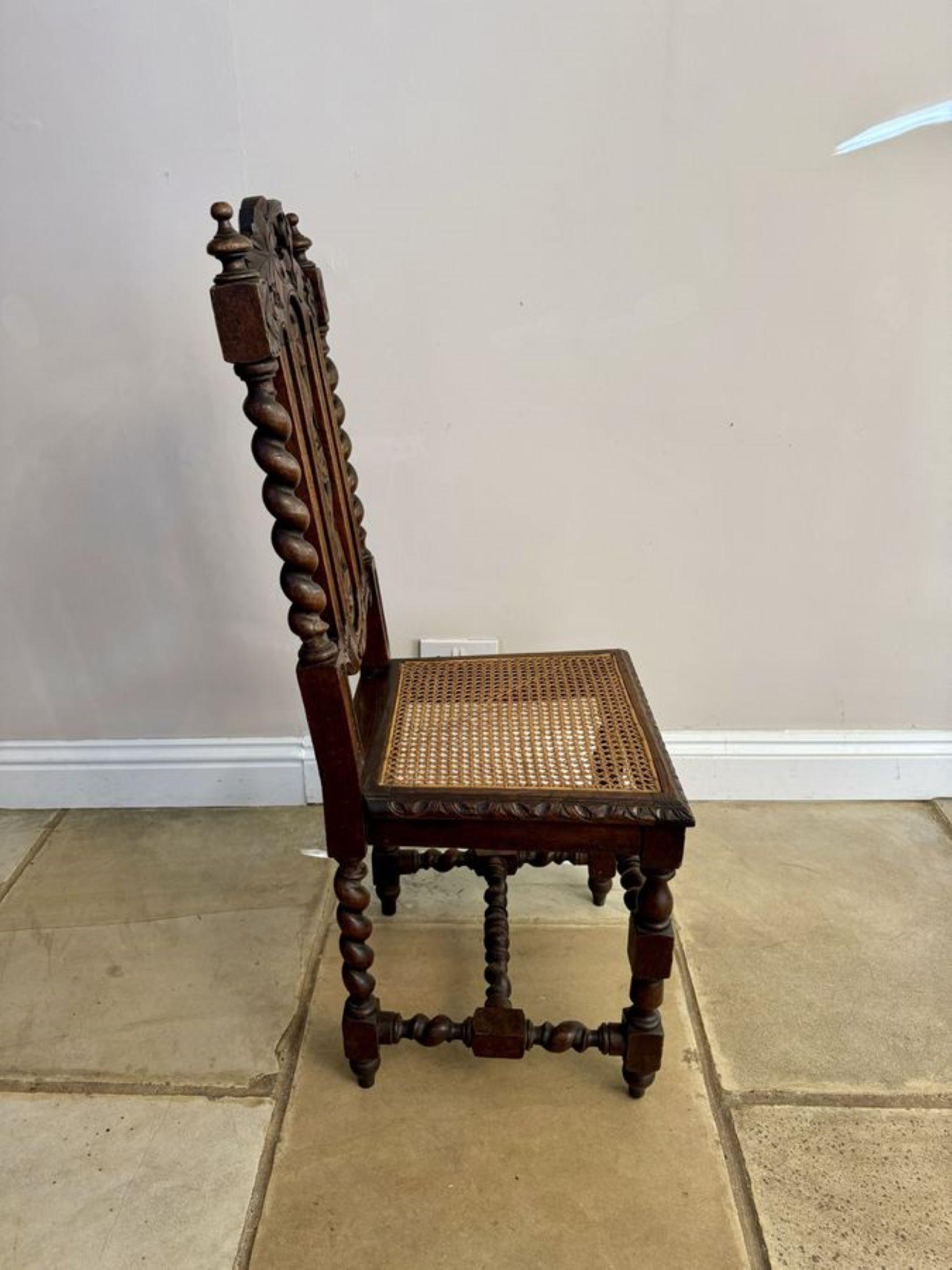 Elegante juego de ocho sillas de comedor antiguas de roble tallado de calidad victoriana en venta 4