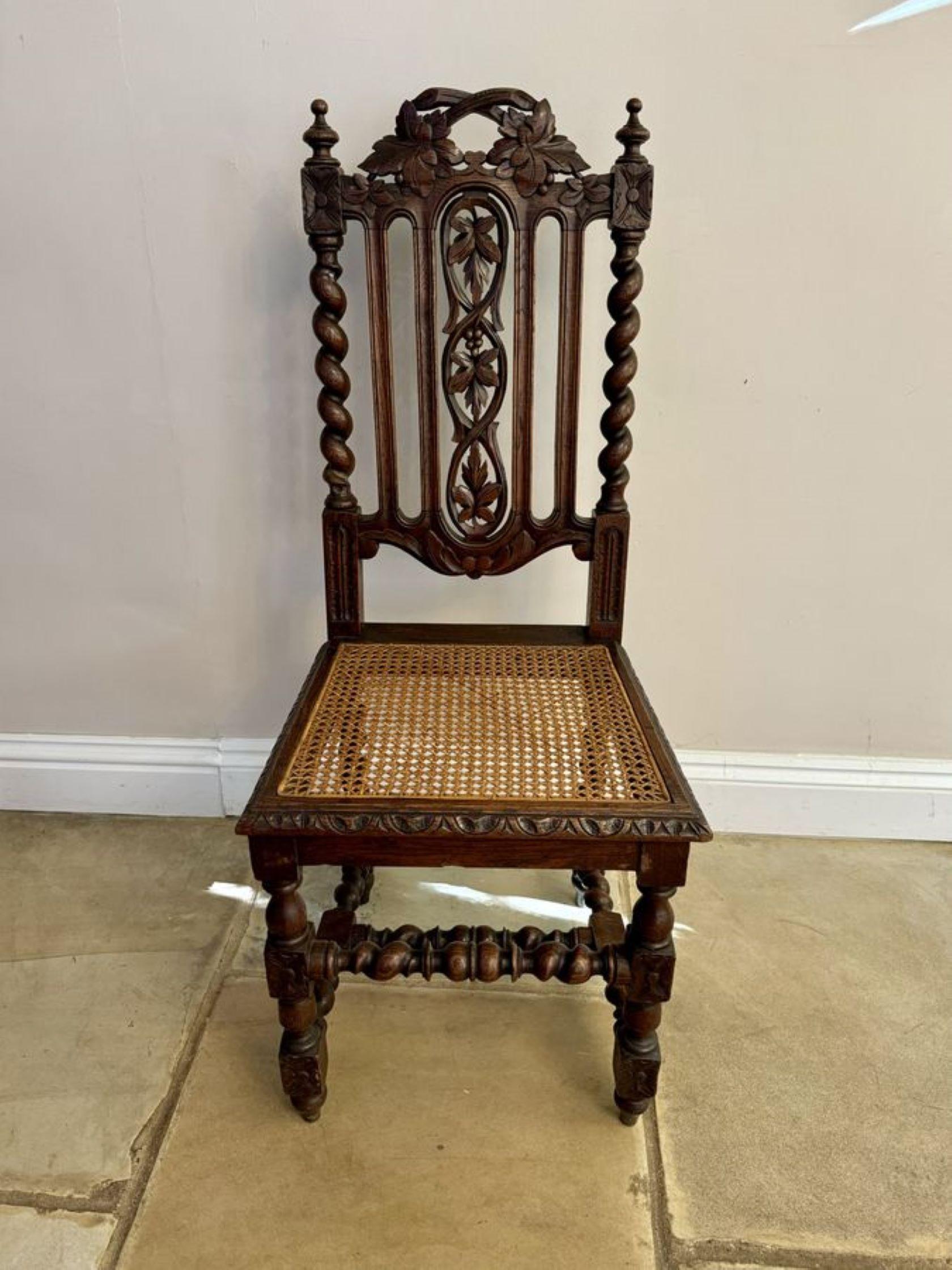 Elegante juego de ocho sillas de comedor antiguas de roble tallado de calidad victoriana Roble en venta