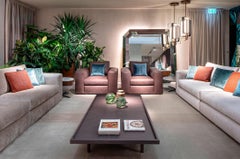 Canapé élégant avec cadre en bois massif tapissé de cuir ou de tissu