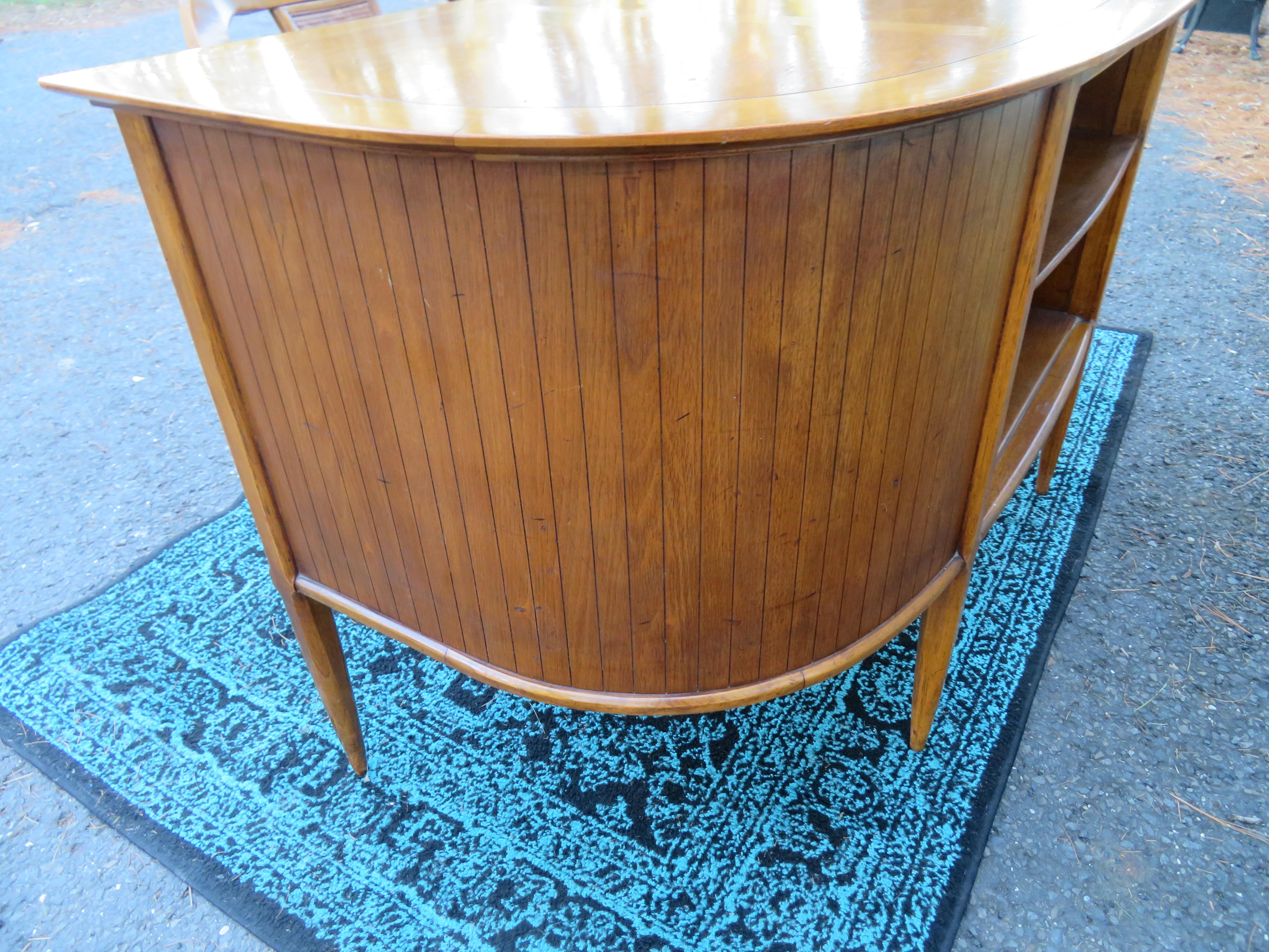 Stilvoller Sophisticates Schreibtisch und Stuhl aus Nussbaumholz Lubberts & Mulder für Tomlinson im Angebot 3