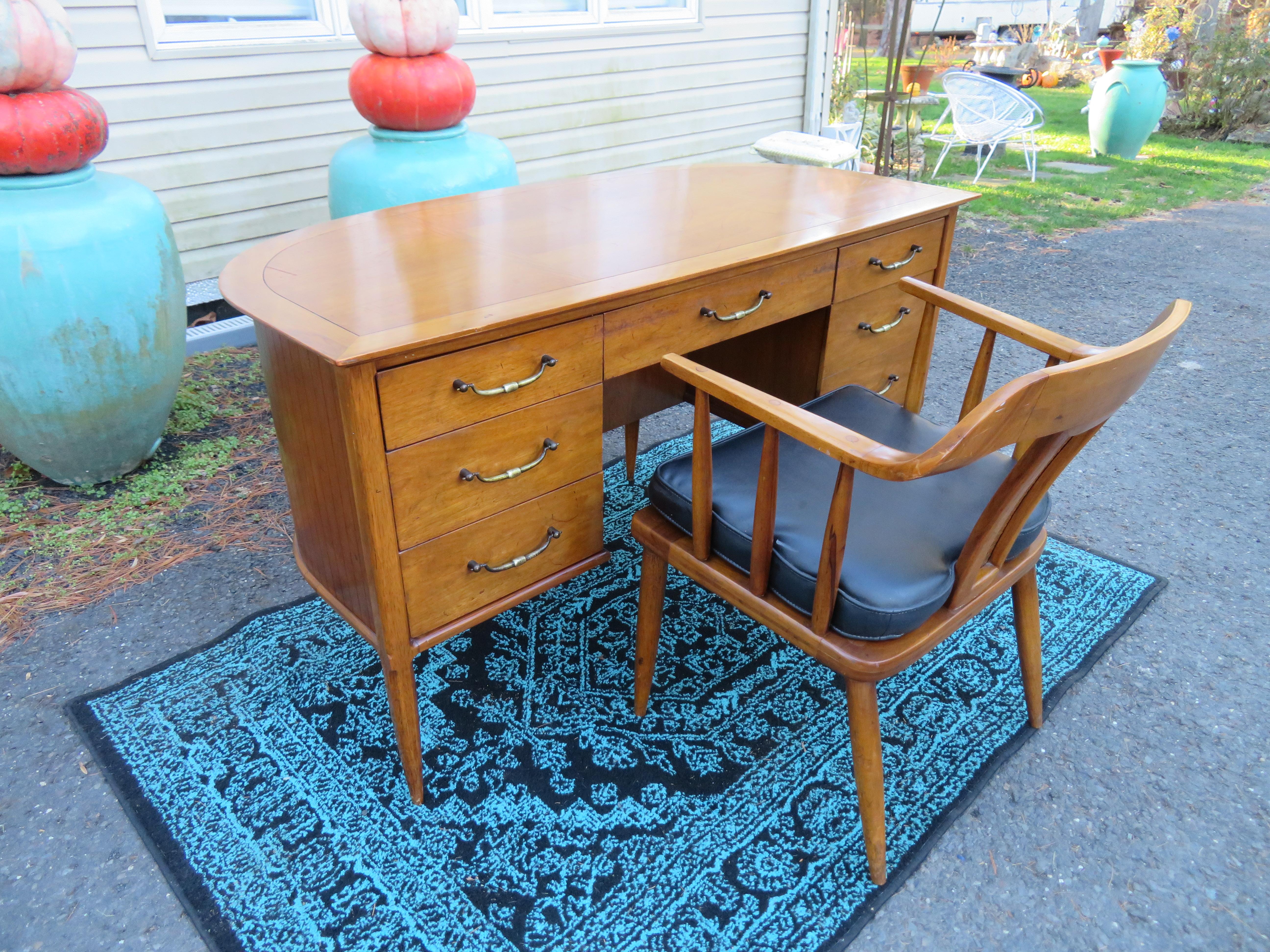 Stylish Sophisticates Walnut Desk and Chair Lubberts & Mulder for Tomlinson For Sale 14