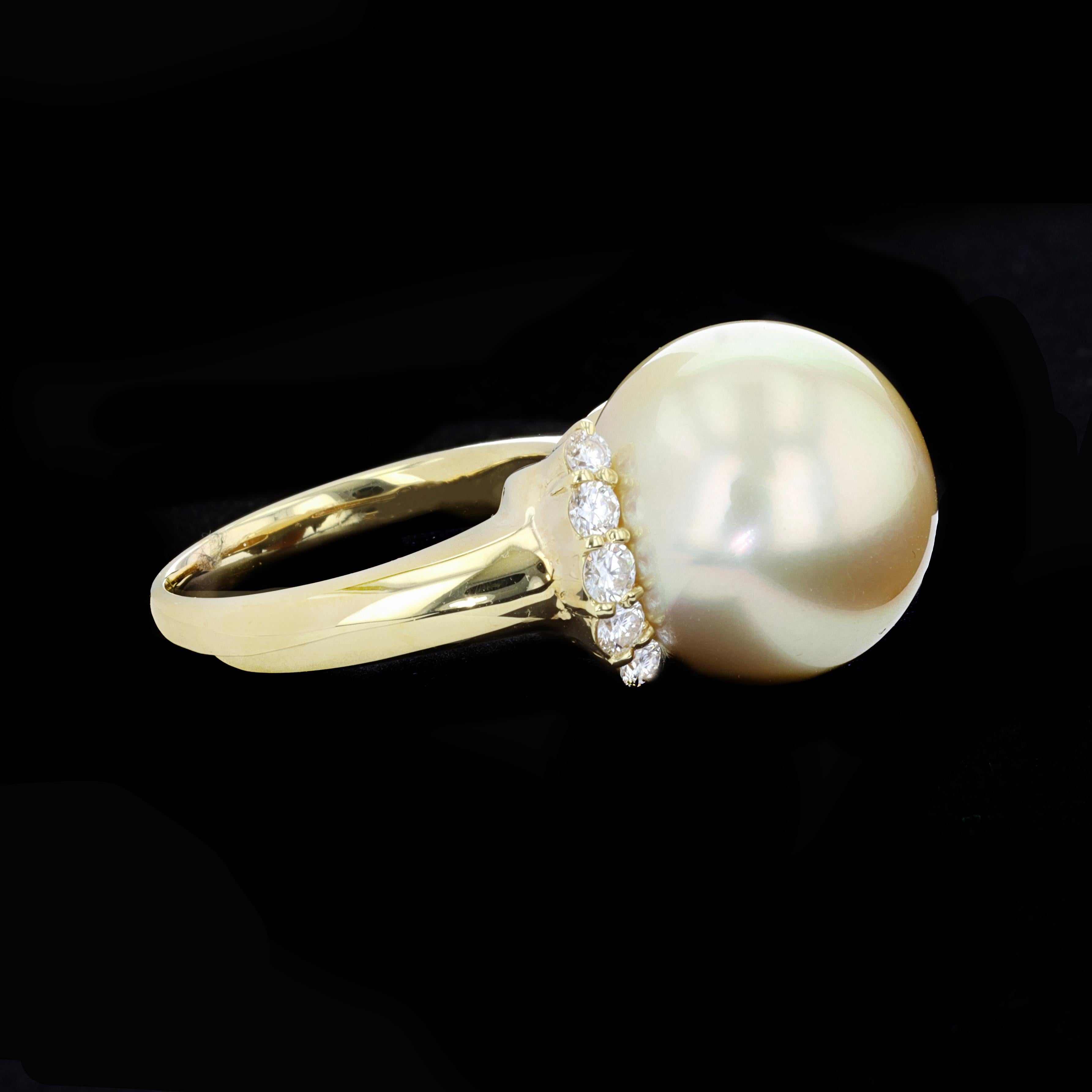 Bague élégante en perles des mers du Sud et diamants Excellent état - En vente à NEW ORLEANS, LA