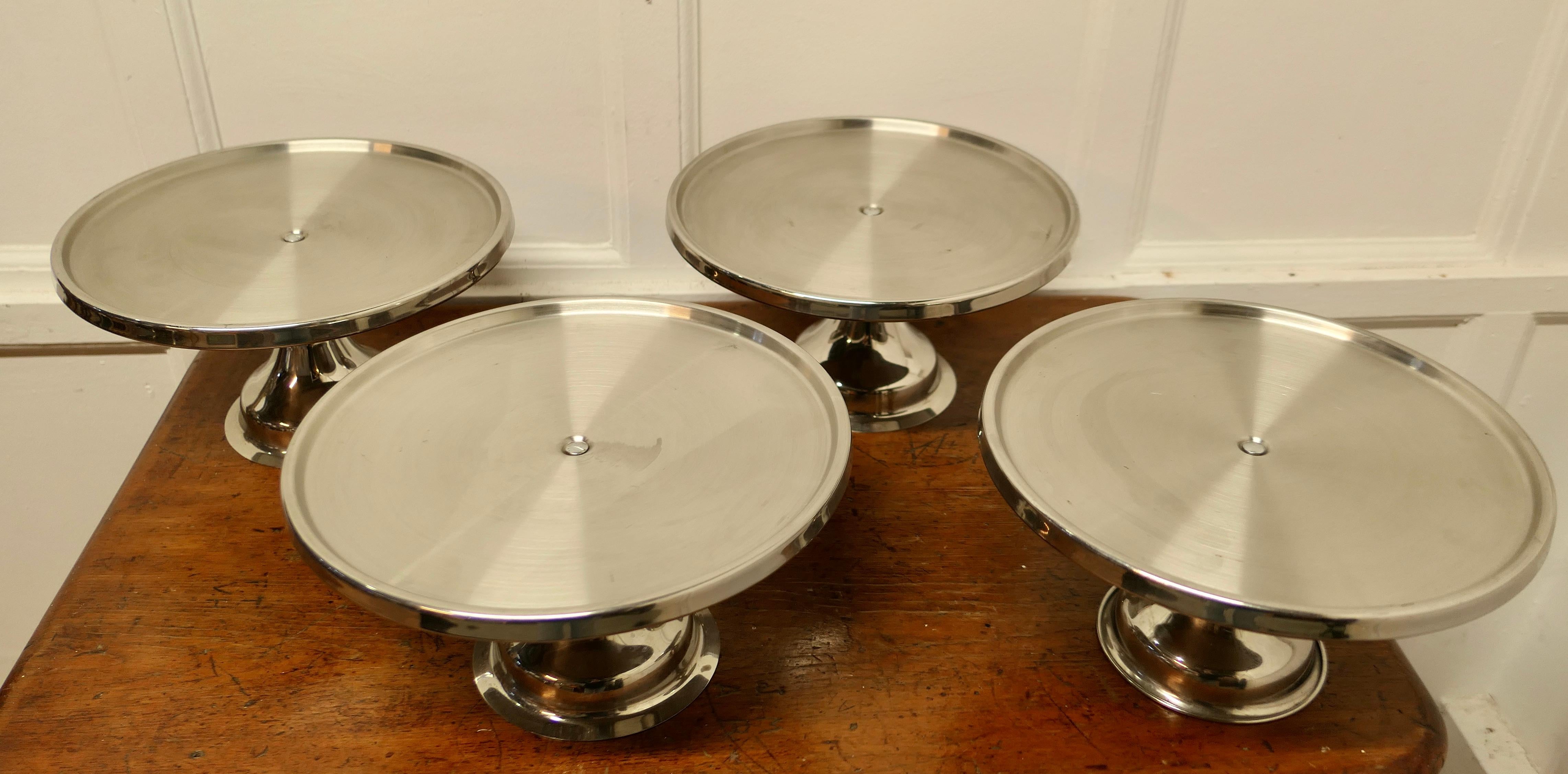 Mid-Century Modern Stylish Stainless Steel Tazza Set of 4 Large Dishes For Sale