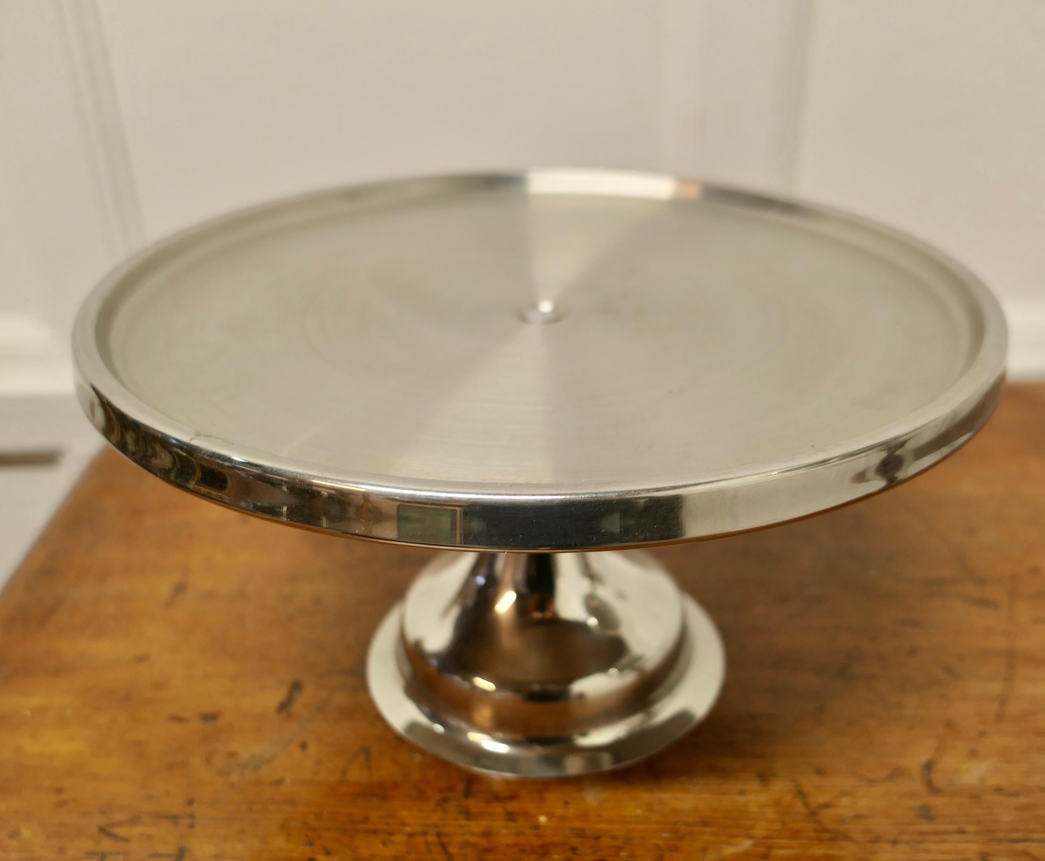 Mid-20th Century Stylish Stainless Steel Tazza Set of 4 Large Dishes For Sale
