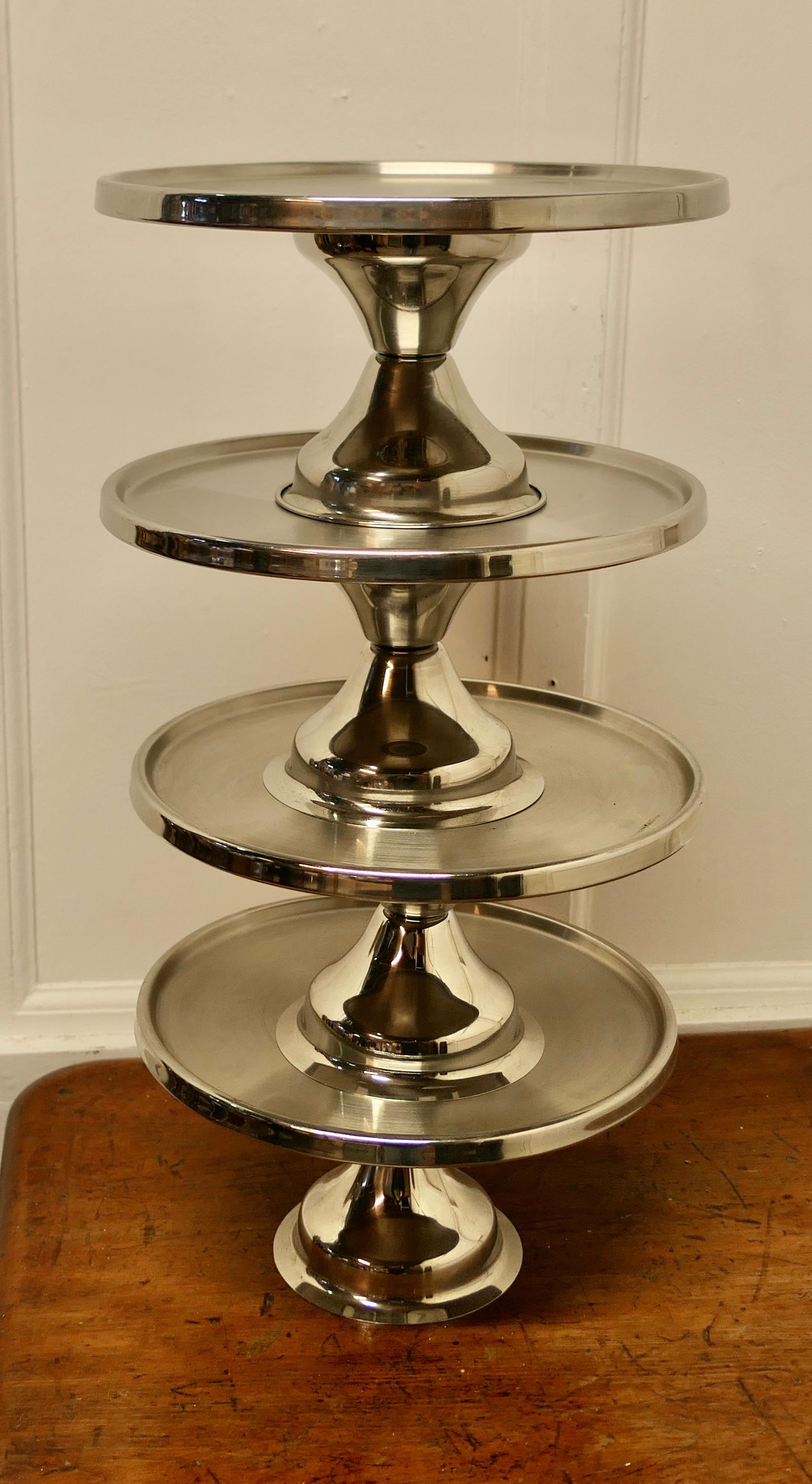 Stylish Stainless Steel Tazza Set of 4 Large Dishes For Sale 4