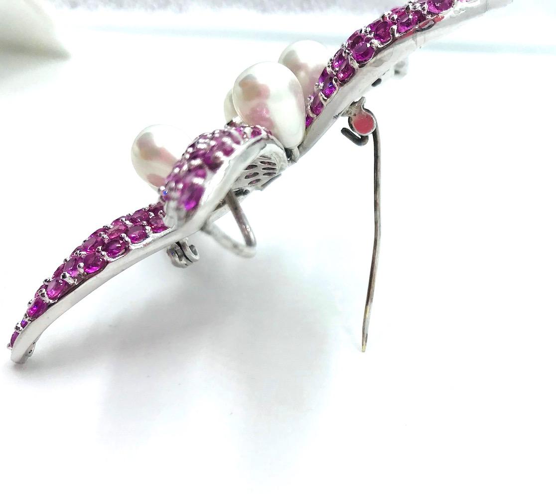  Sterling Silver , Pink Starfish, Pendant or Brooch, 3.25 Inches
Pave setting of pink rhinestones and center pearl shaped crystals. 5- large 8.40 mm freshwater pearls, man-made.
Heavy quality metal 45 grams and hallmarked 925 Sterling Silver
GIA